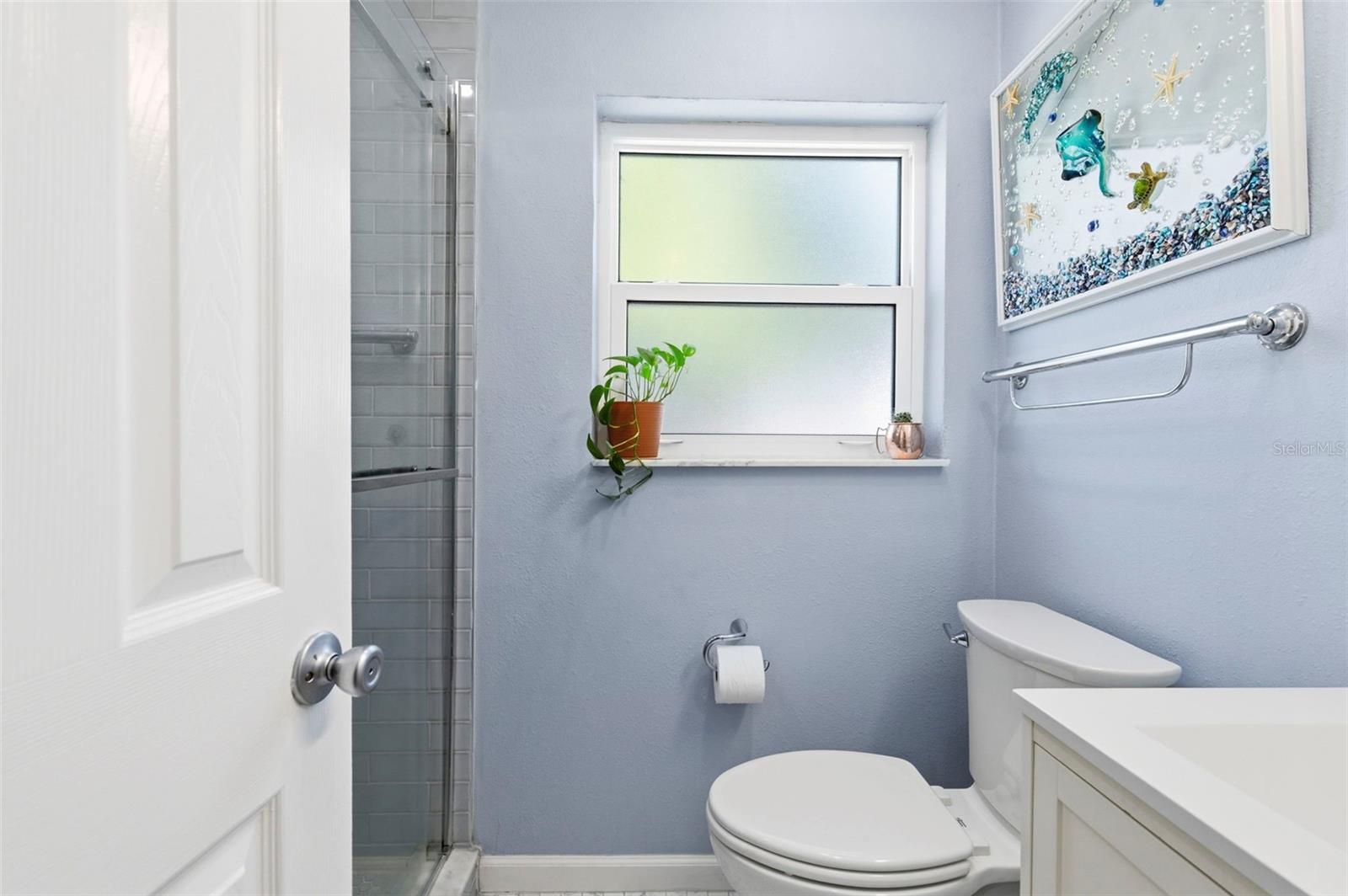 Listing photo id 2 for 2419 36th Avenue N