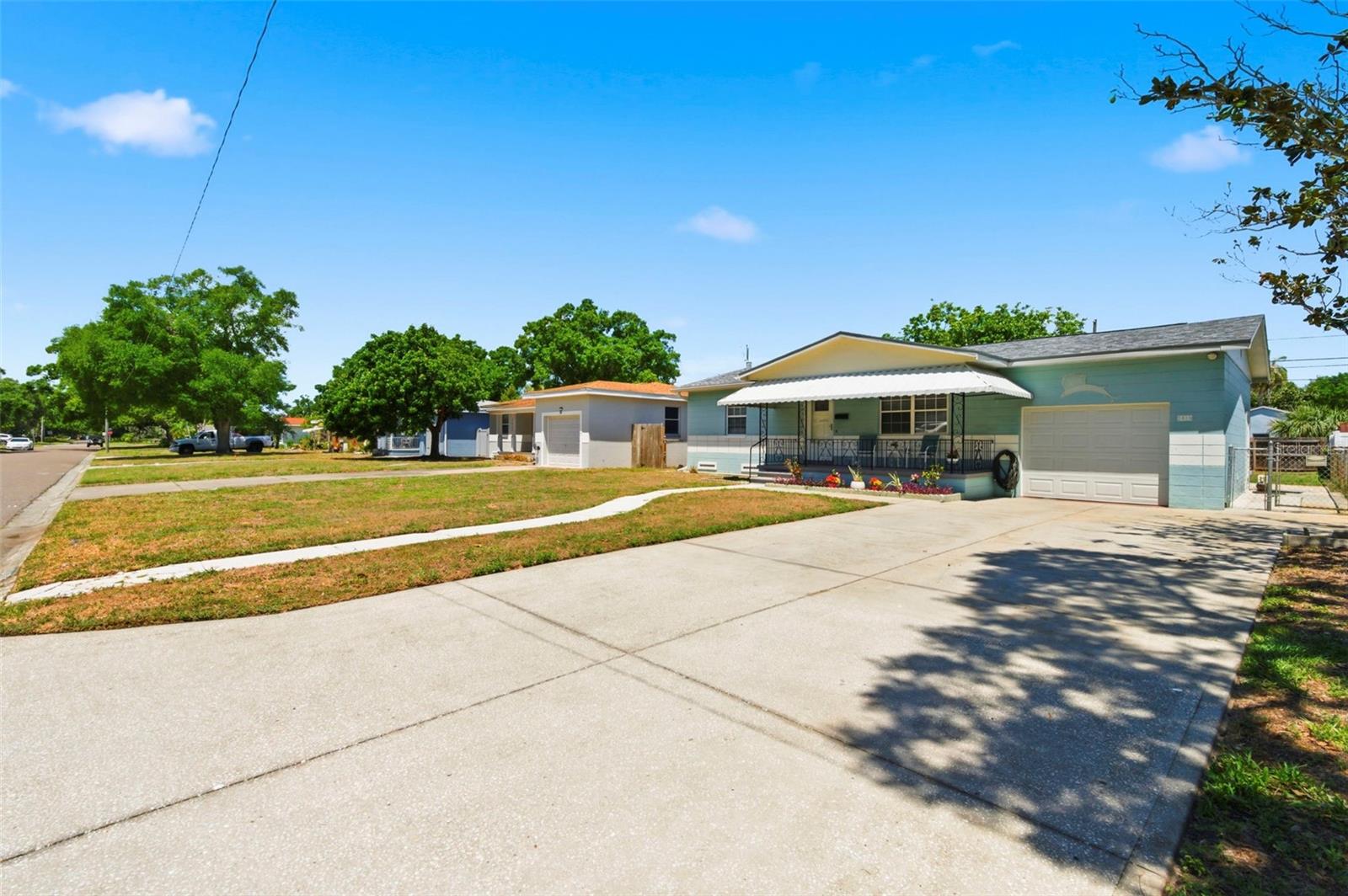 Listing photo id 4 for 2419 36th Avenue N