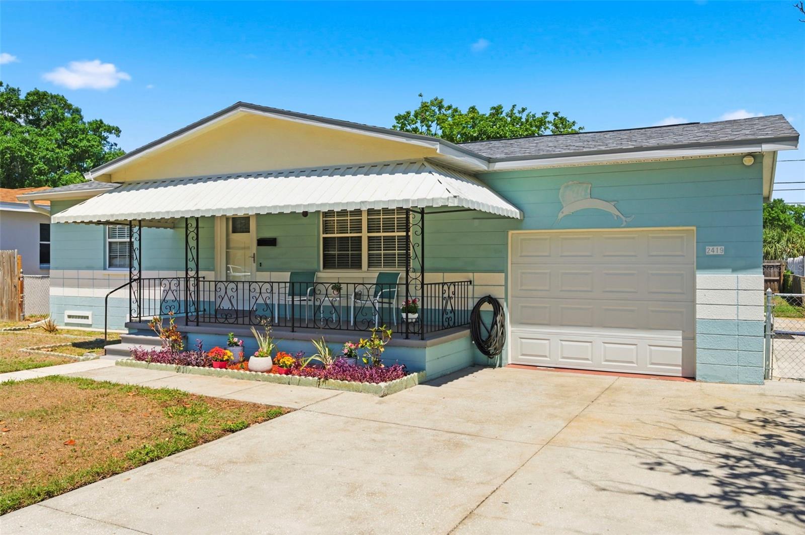 Listing photo id 5 for 2419 36th Avenue N