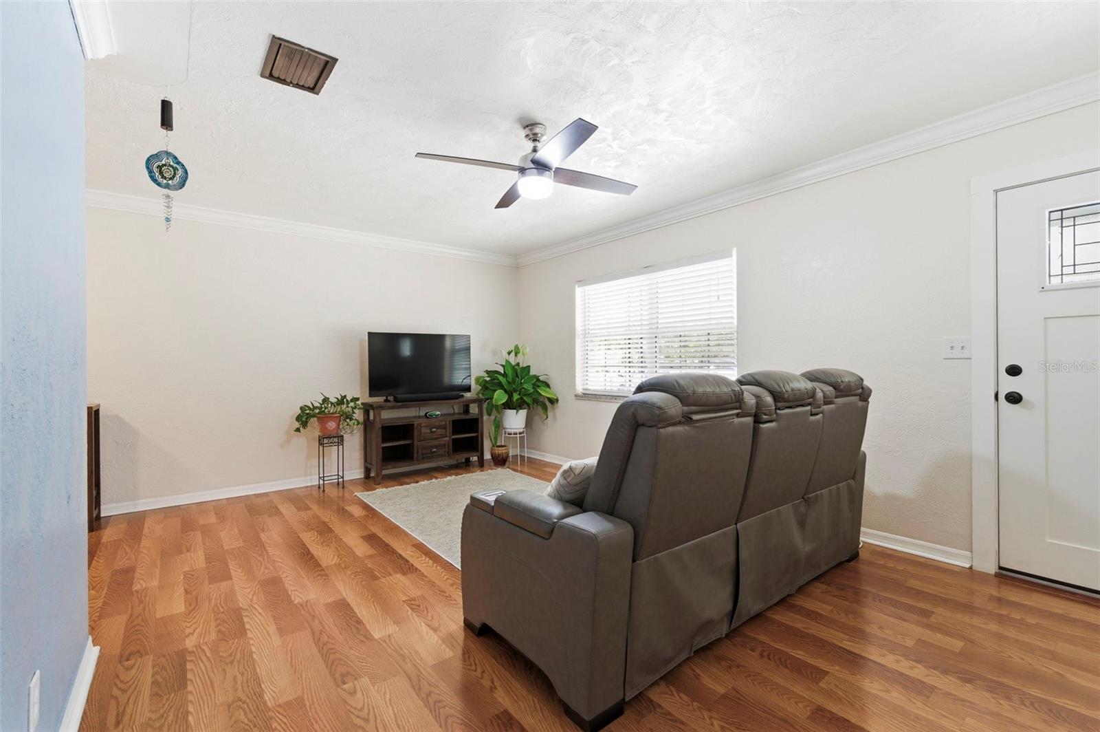 Listing photo id 7 for 2419 36th Avenue N