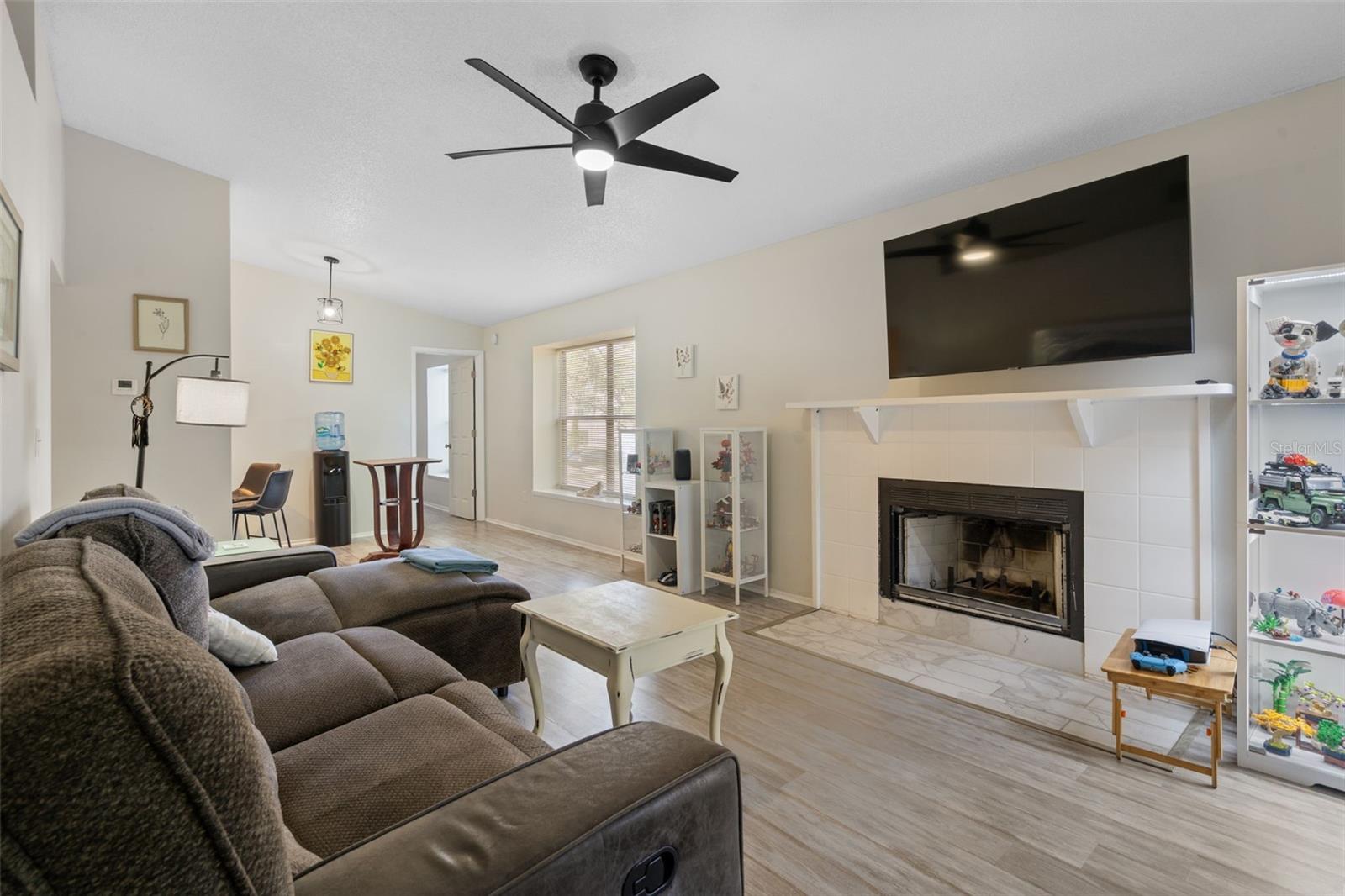 Image 4 of 23 For 14733 Norwood Oaks Drive 201