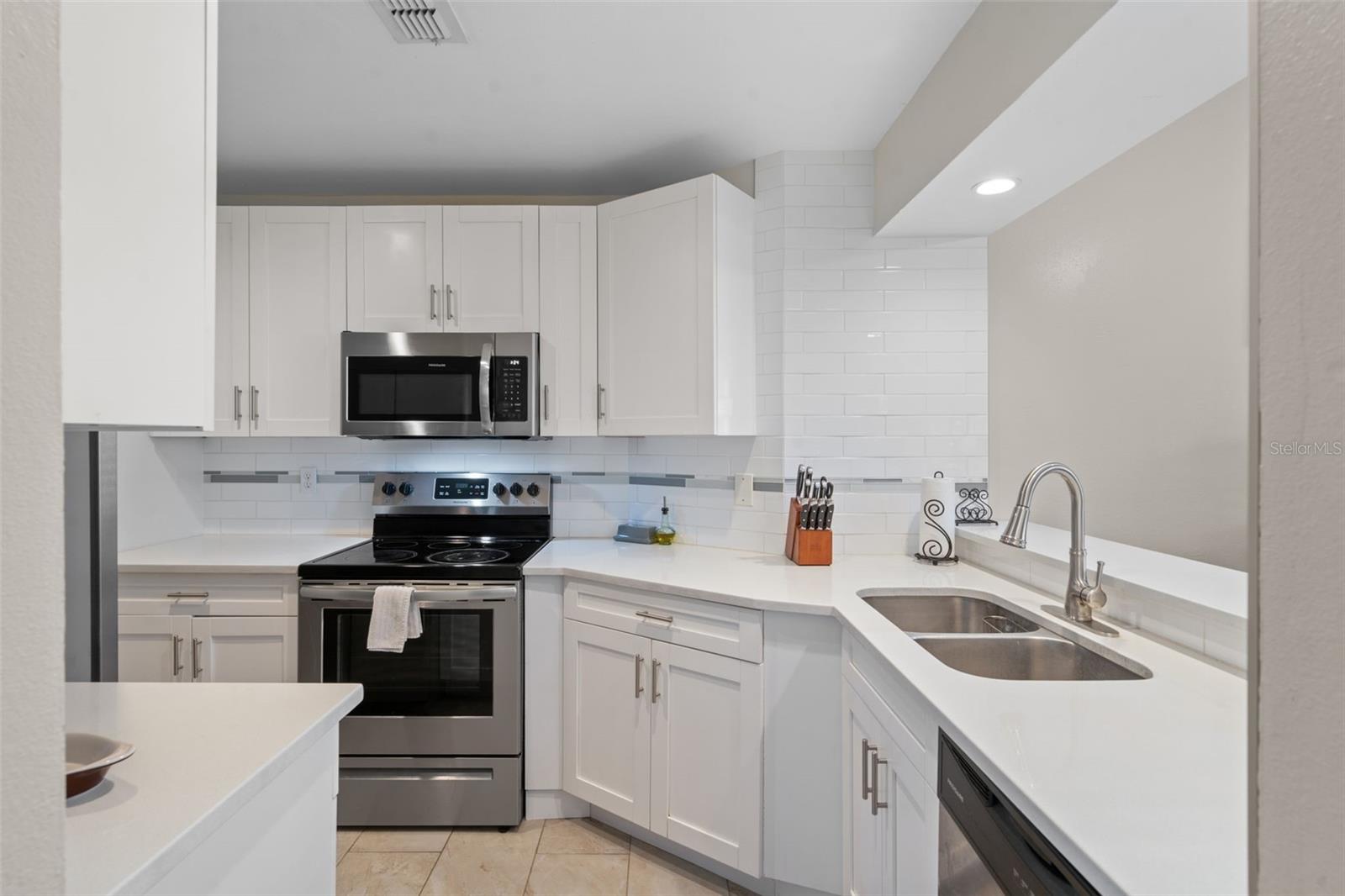 Image 8 of 23 For 14733 Norwood Oaks Drive 201