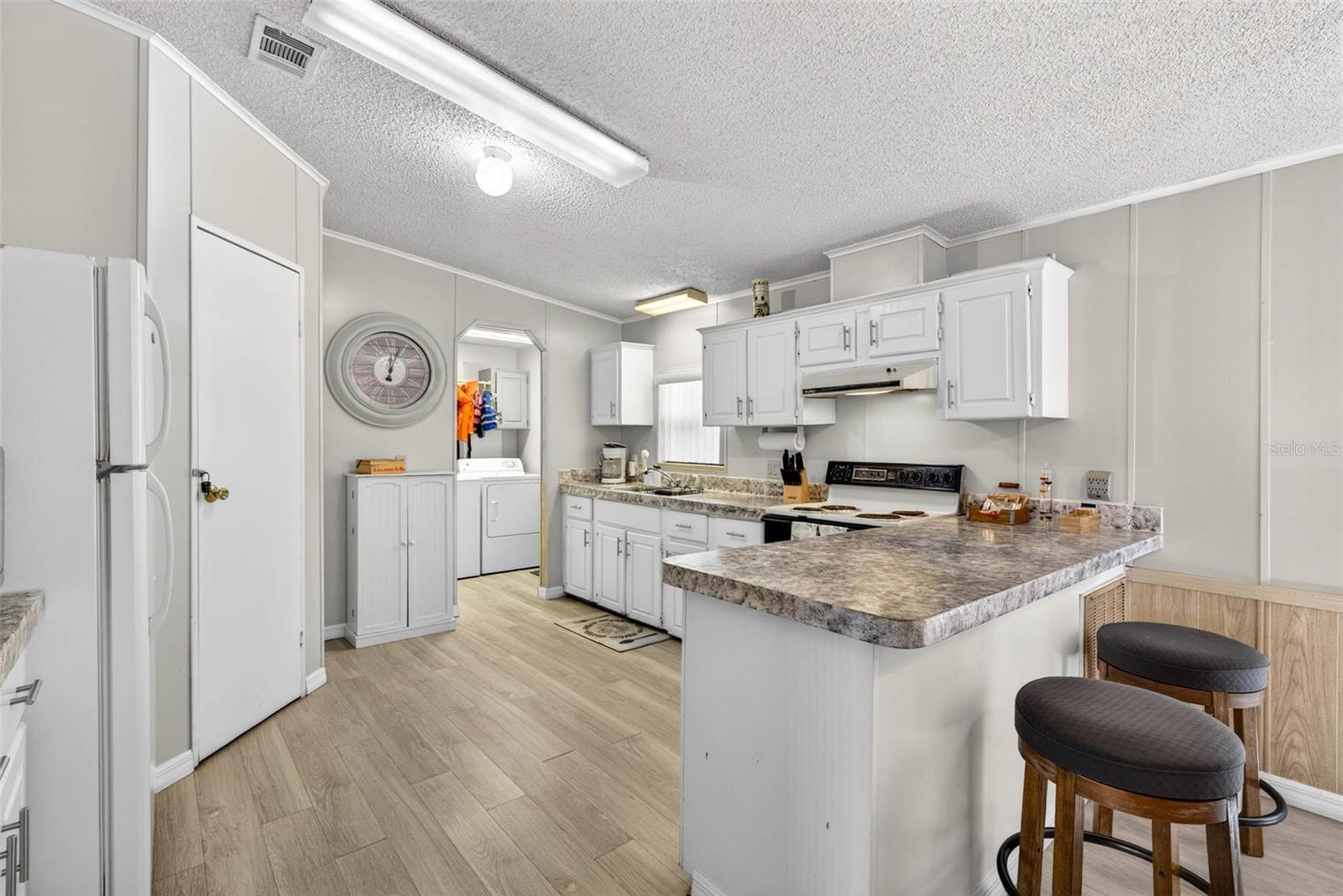 Image 16 of 65 For 8552 Peacock Court