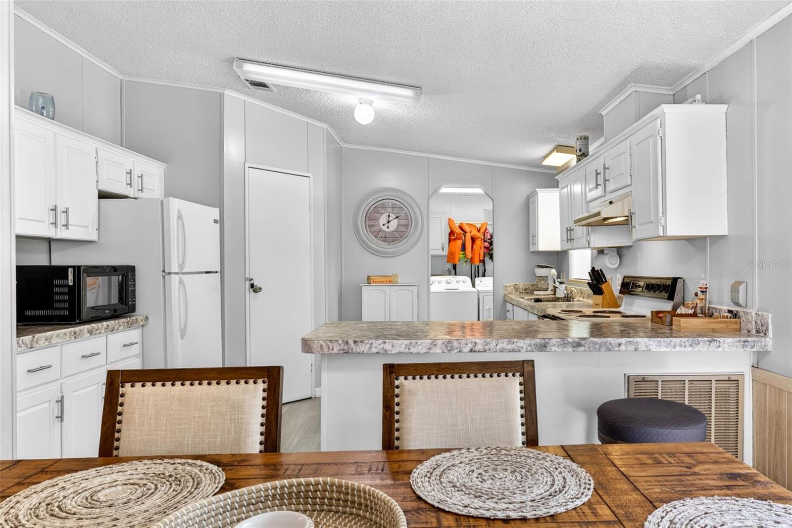 Image 17 of 65 For 8552 Peacock Court