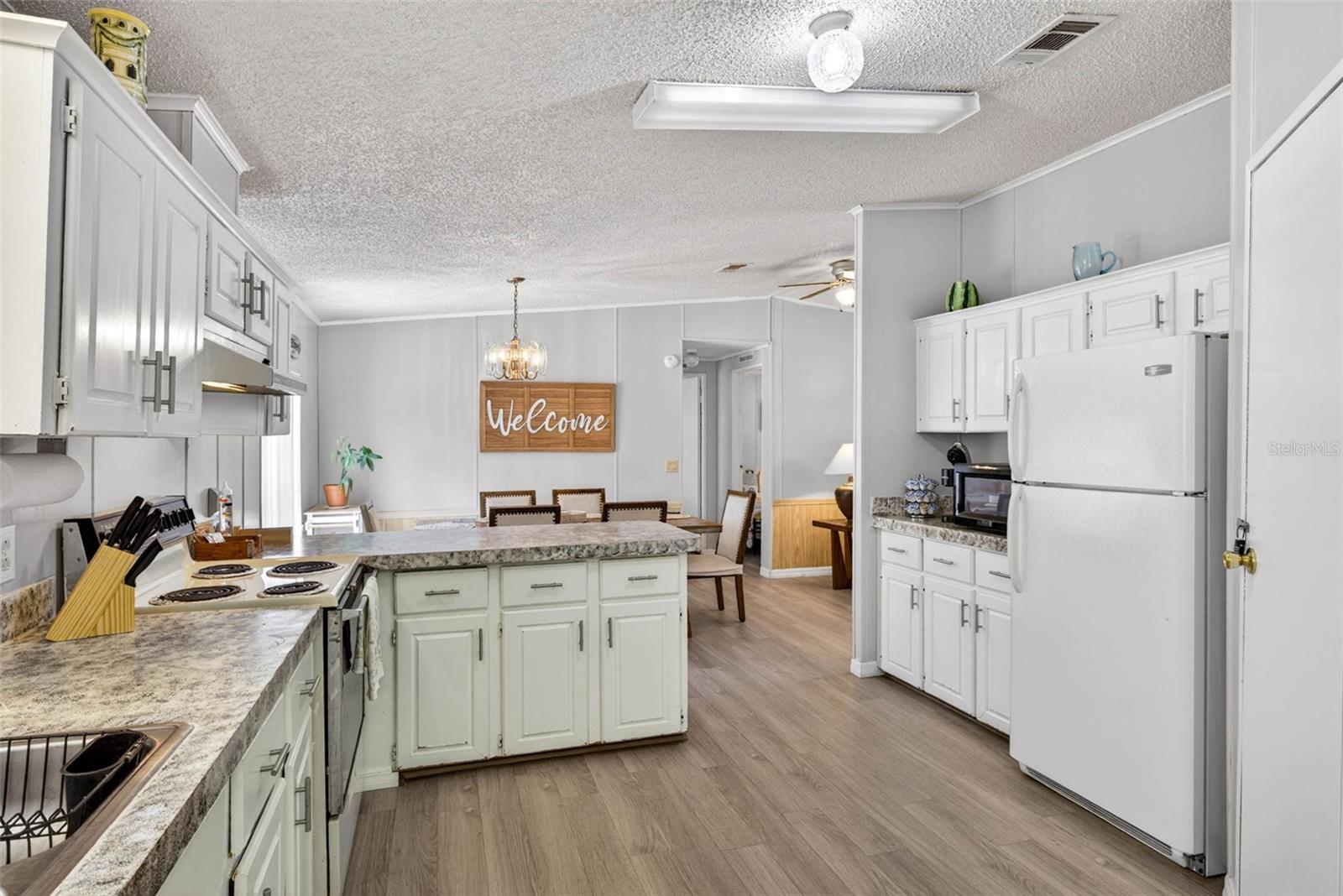 Image 18 of 65 For 8552 Peacock Court