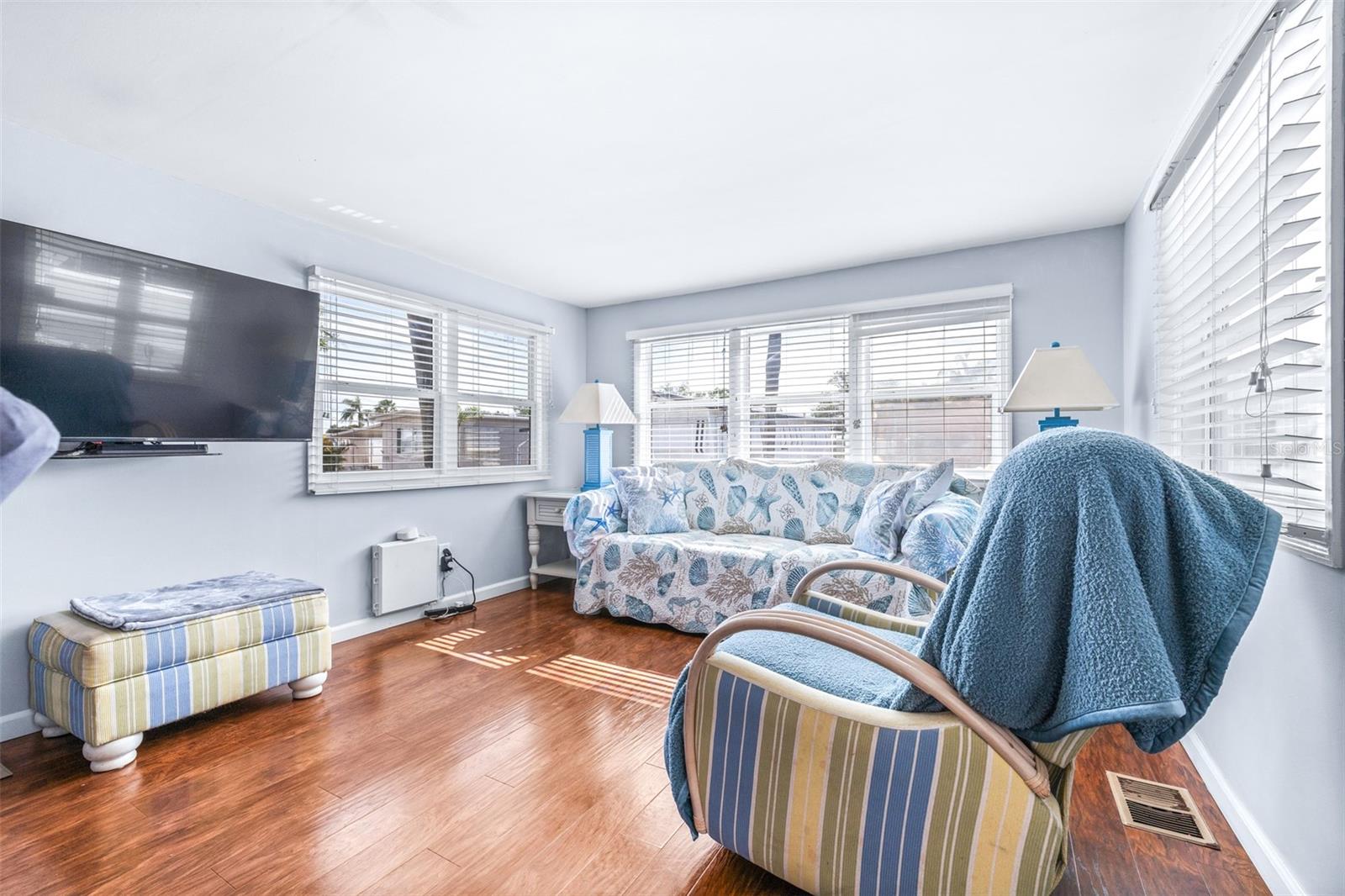 Image 10 of 49 For 2712 17th Street Lane W