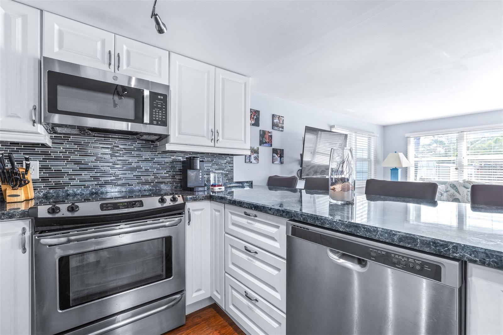 Image 18 of 49 For 2712 17th Street Lane W