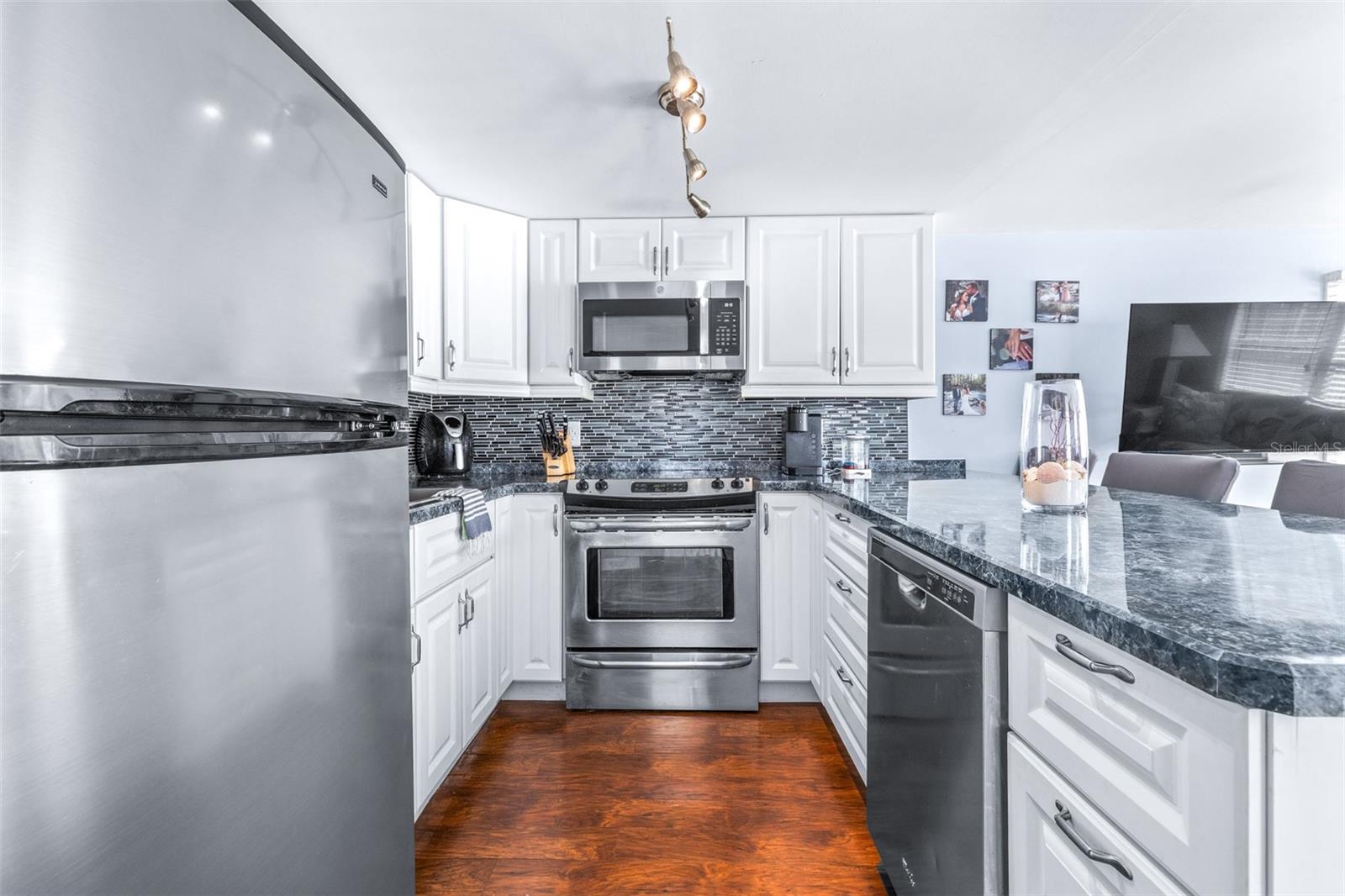 Image 19 of 49 For 2712 17th Street Lane W