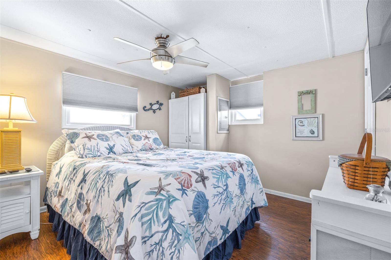 Image 23 of 49 For 2712 17th Street Lane W