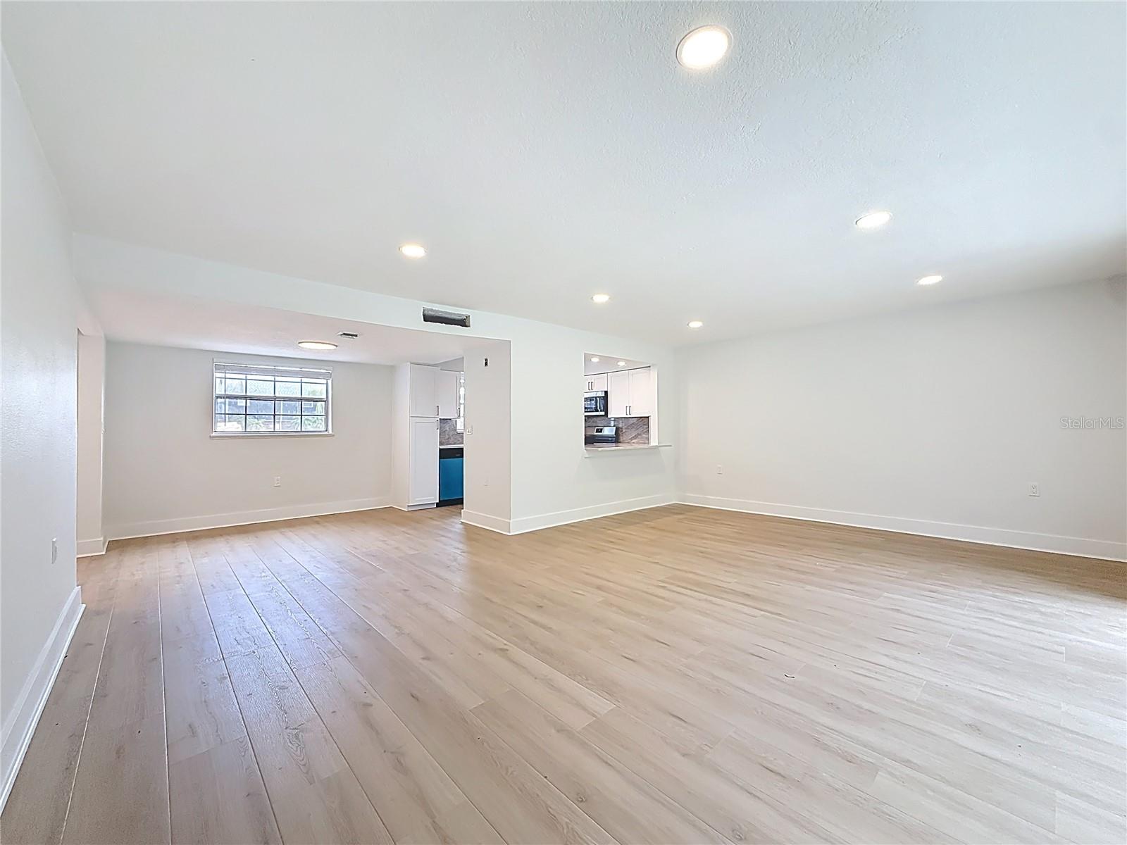 Image 11 of 39 For 200 Country Club Drive 1301