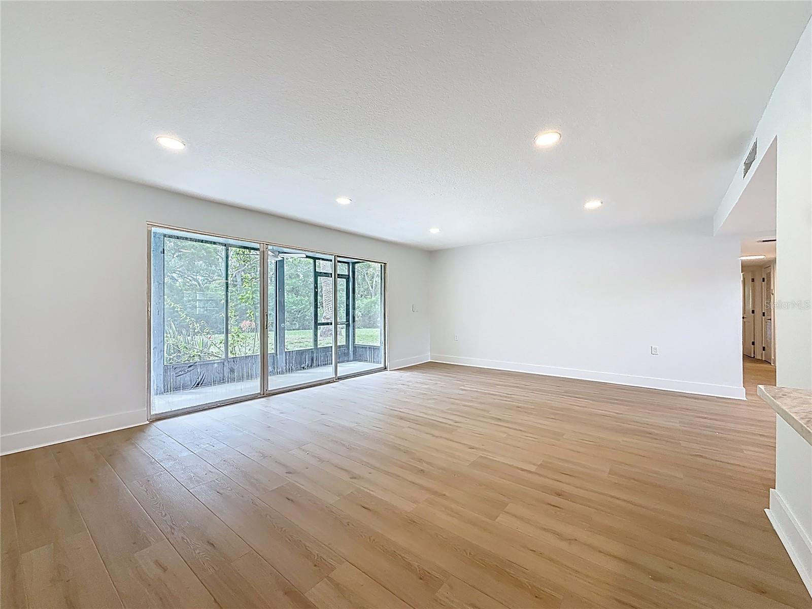 Image 13 of 39 For 200 Country Club Drive 1301