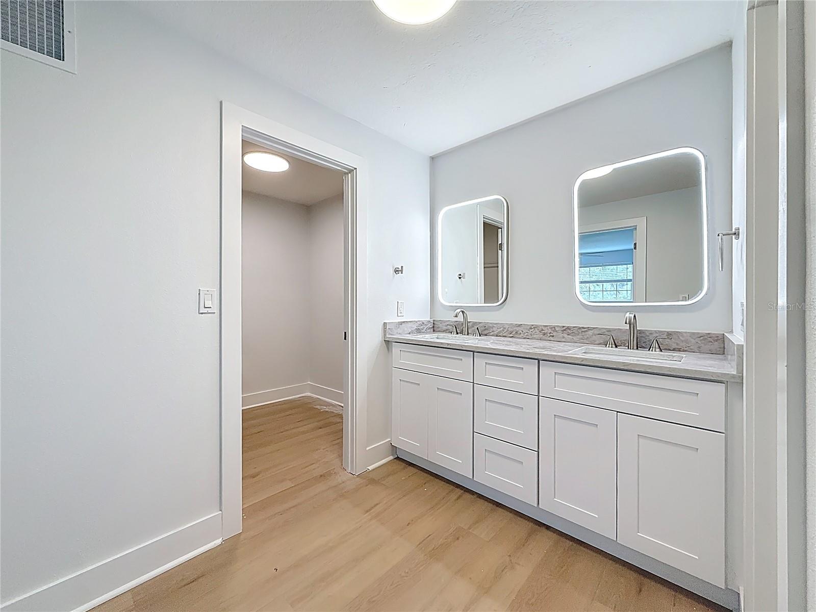 Image 17 of 39 For 200 Country Club Drive 1301