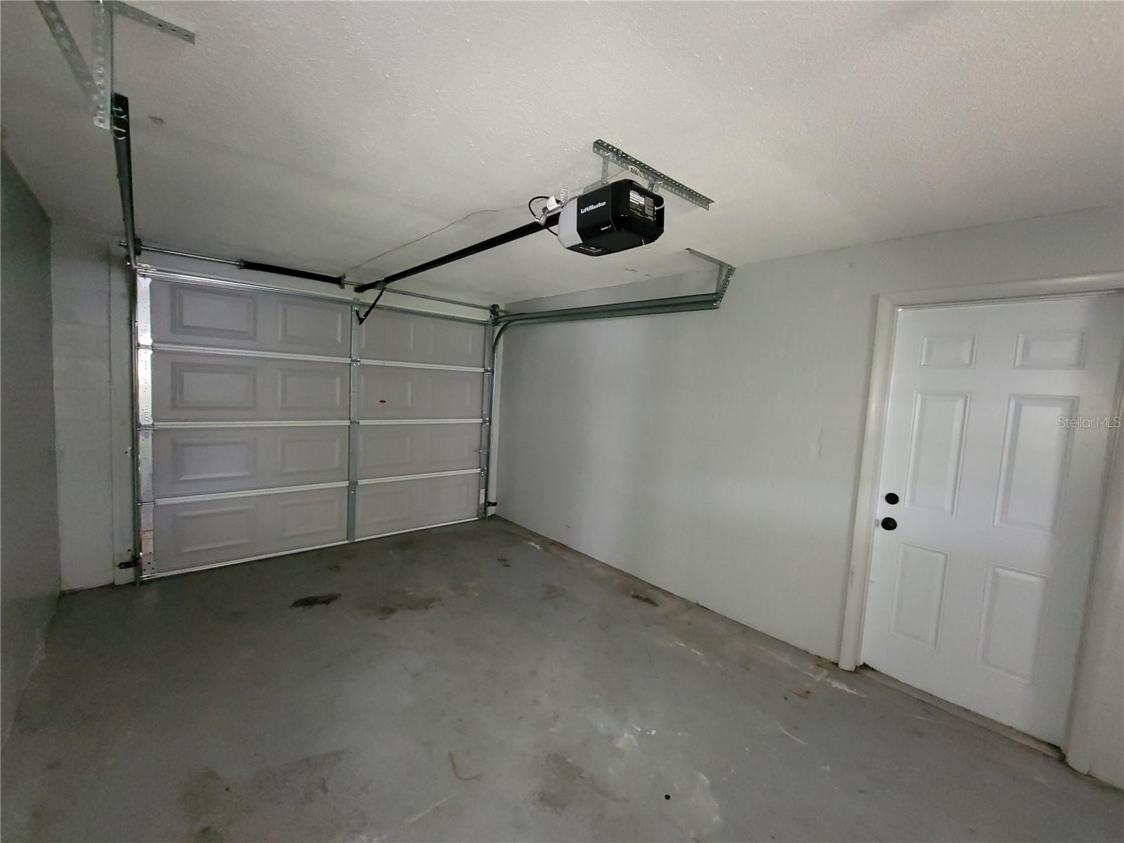 Image 21 of 27 For 8650 Robilina Road