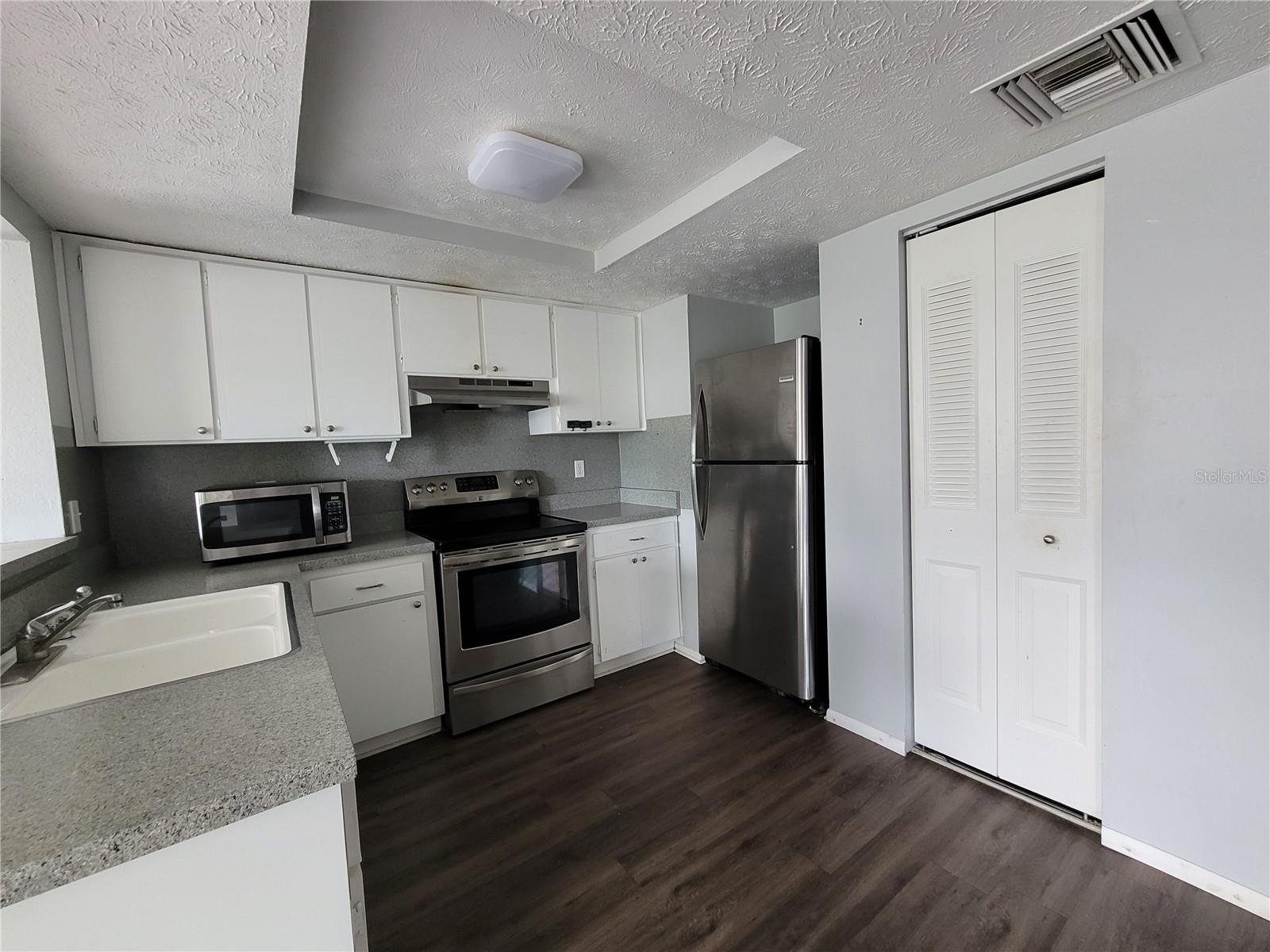 Image 9 of 27 For 8650 Robilina Road