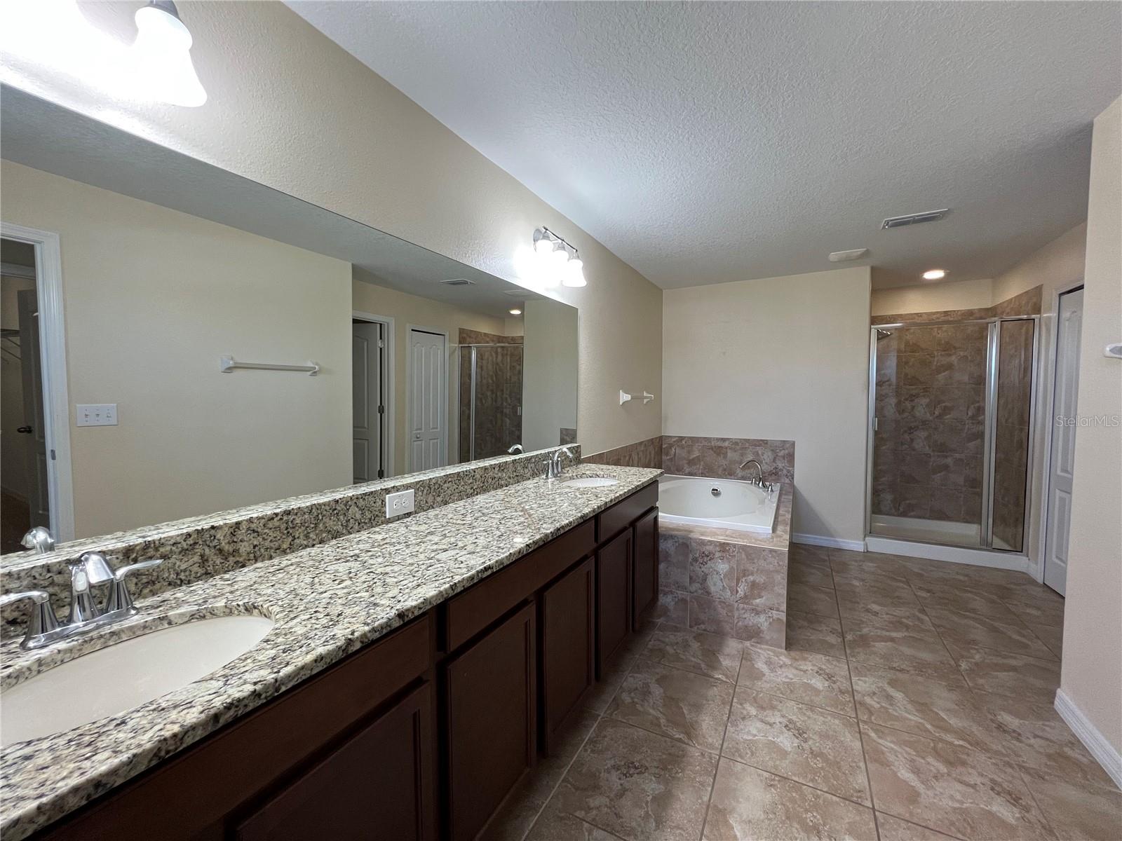 Image 16 of 30 For 20010 Date Palm Way