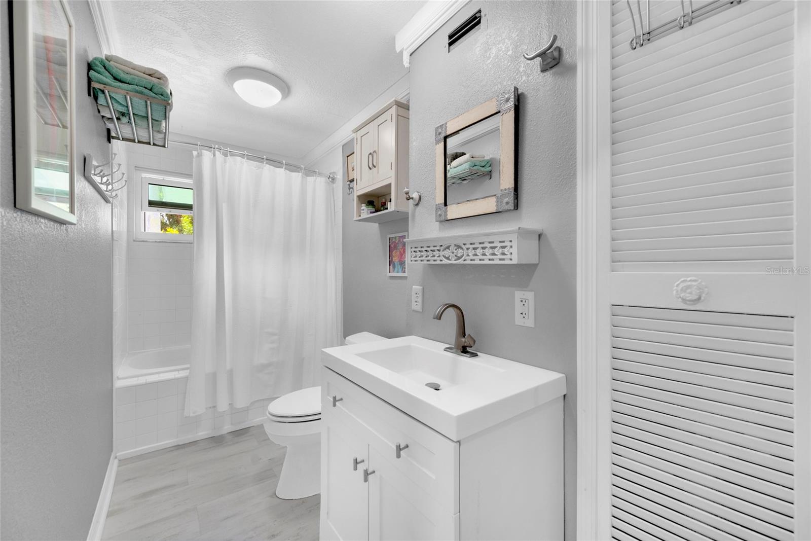 Image 21 of 52 For 317 Crystal Beach Avenue