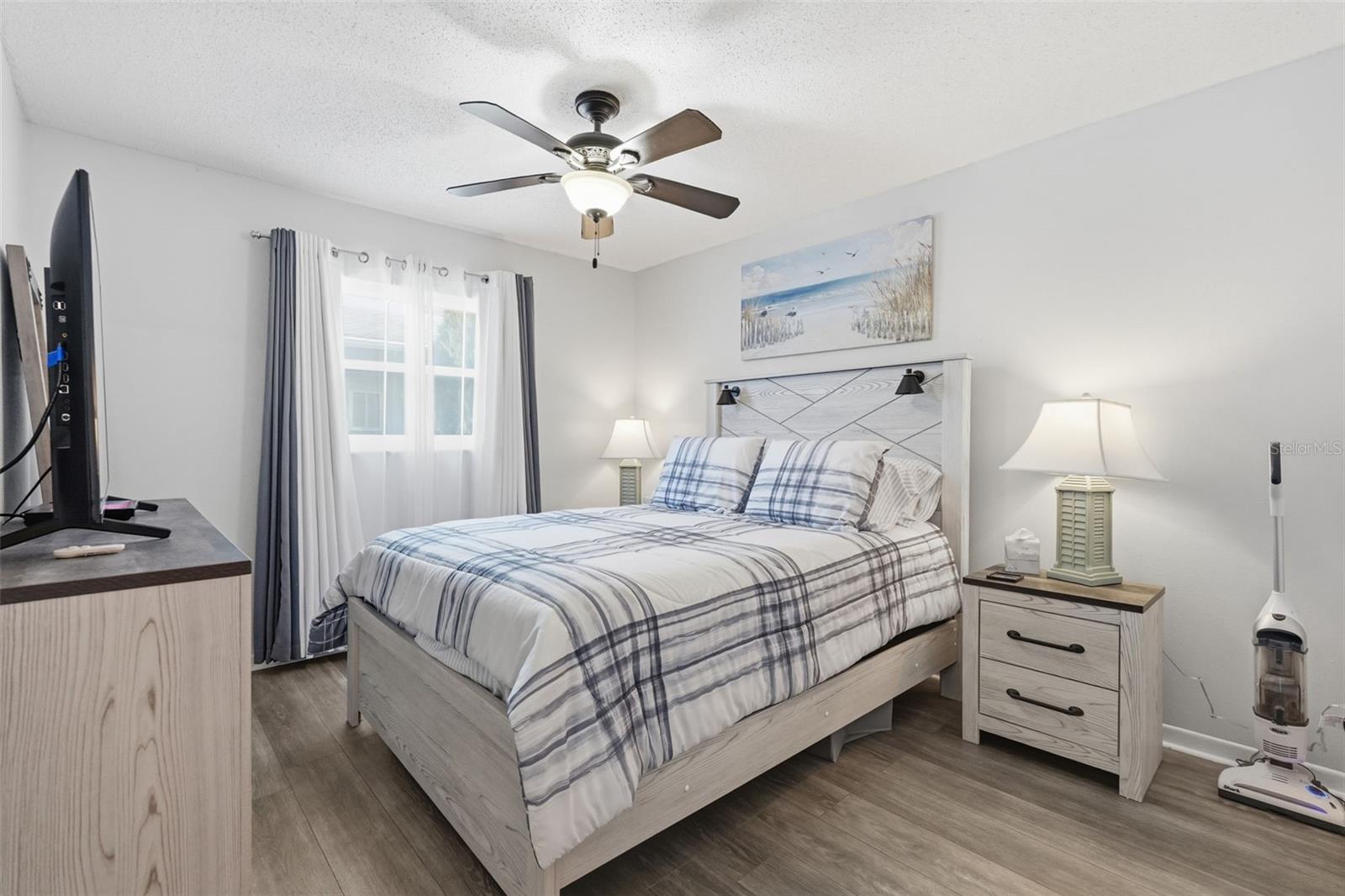 Image 15 of 69 For 10823 Casa Grande Avenue