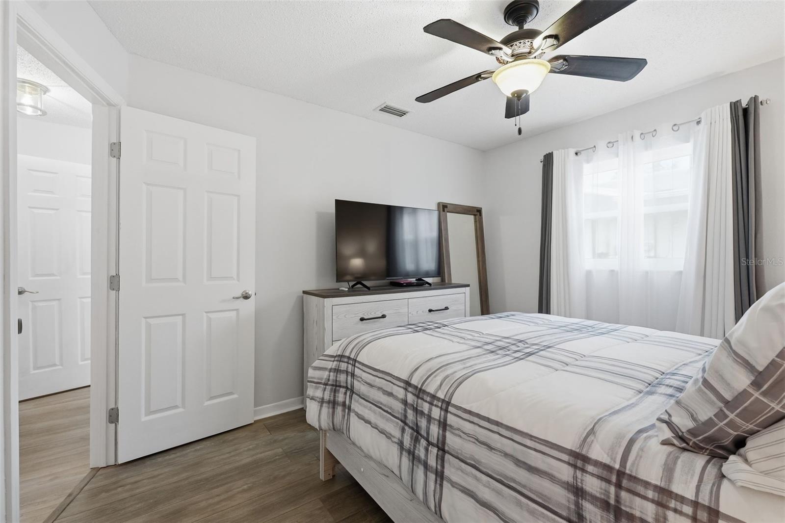 Image 17 of 69 For 10823 Casa Grande Avenue