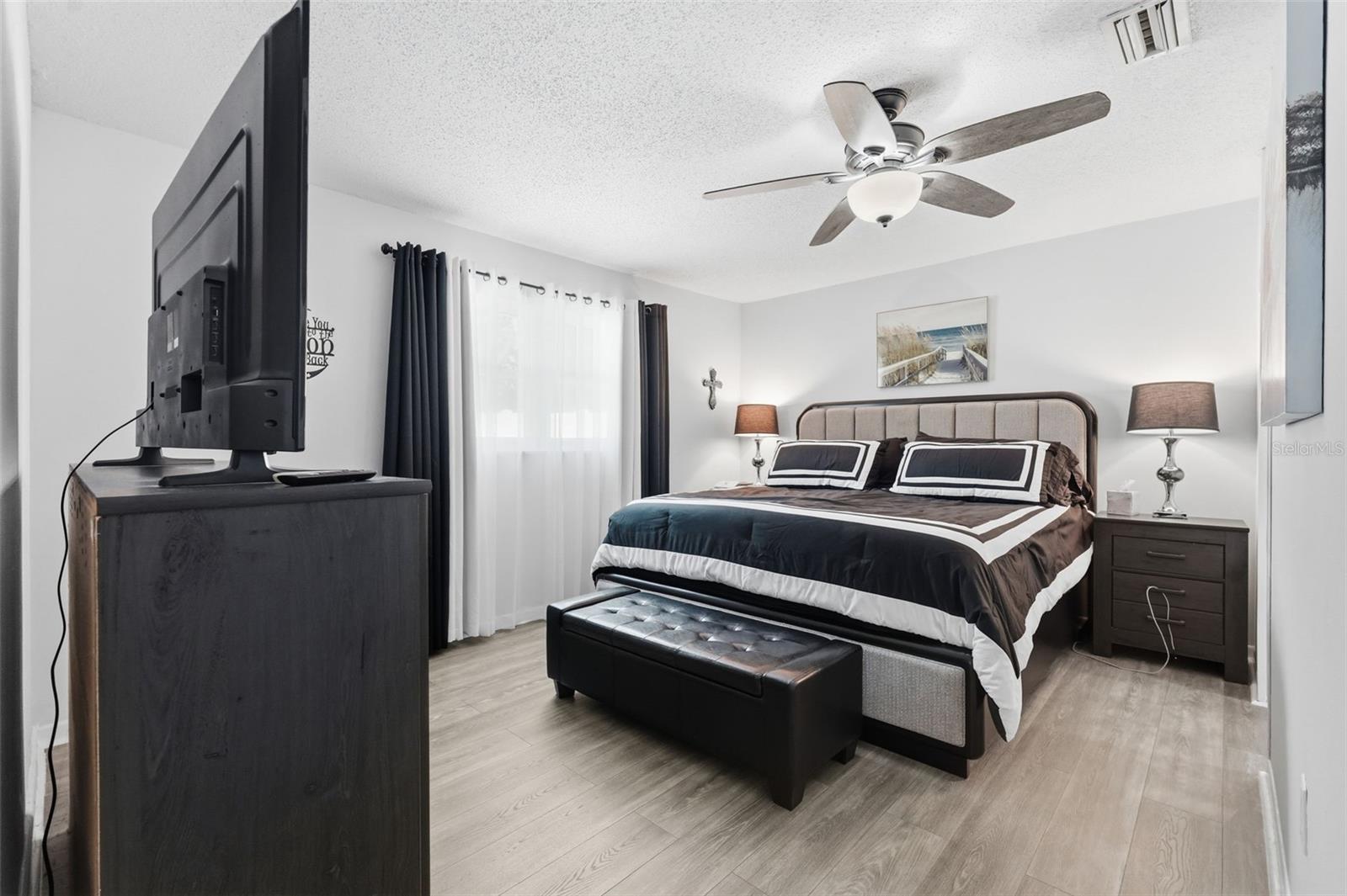 Image 22 of 69 For 10823 Casa Grande Avenue