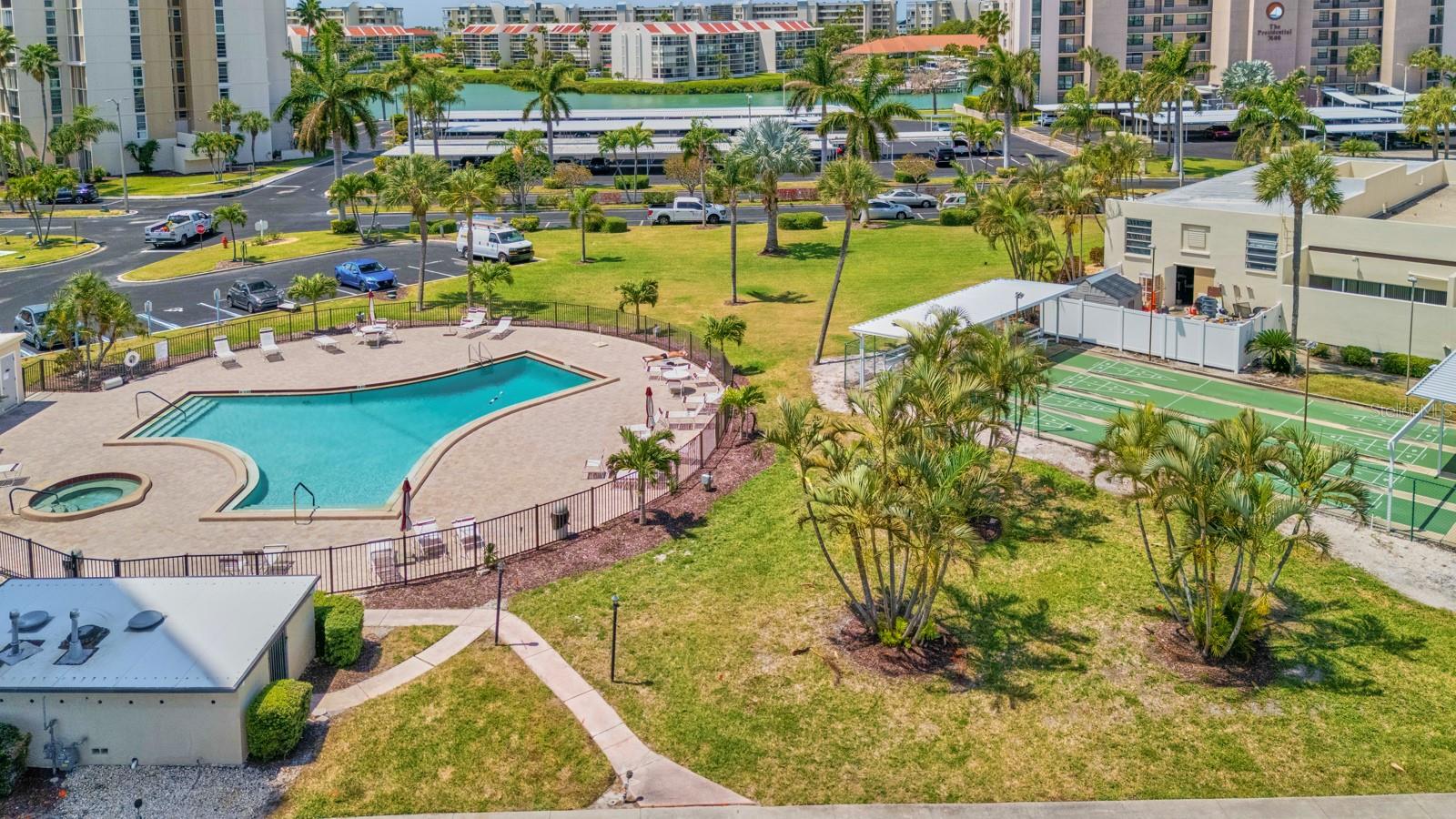 Image 15 of 46 For 7401 Bay Island Drive S 337