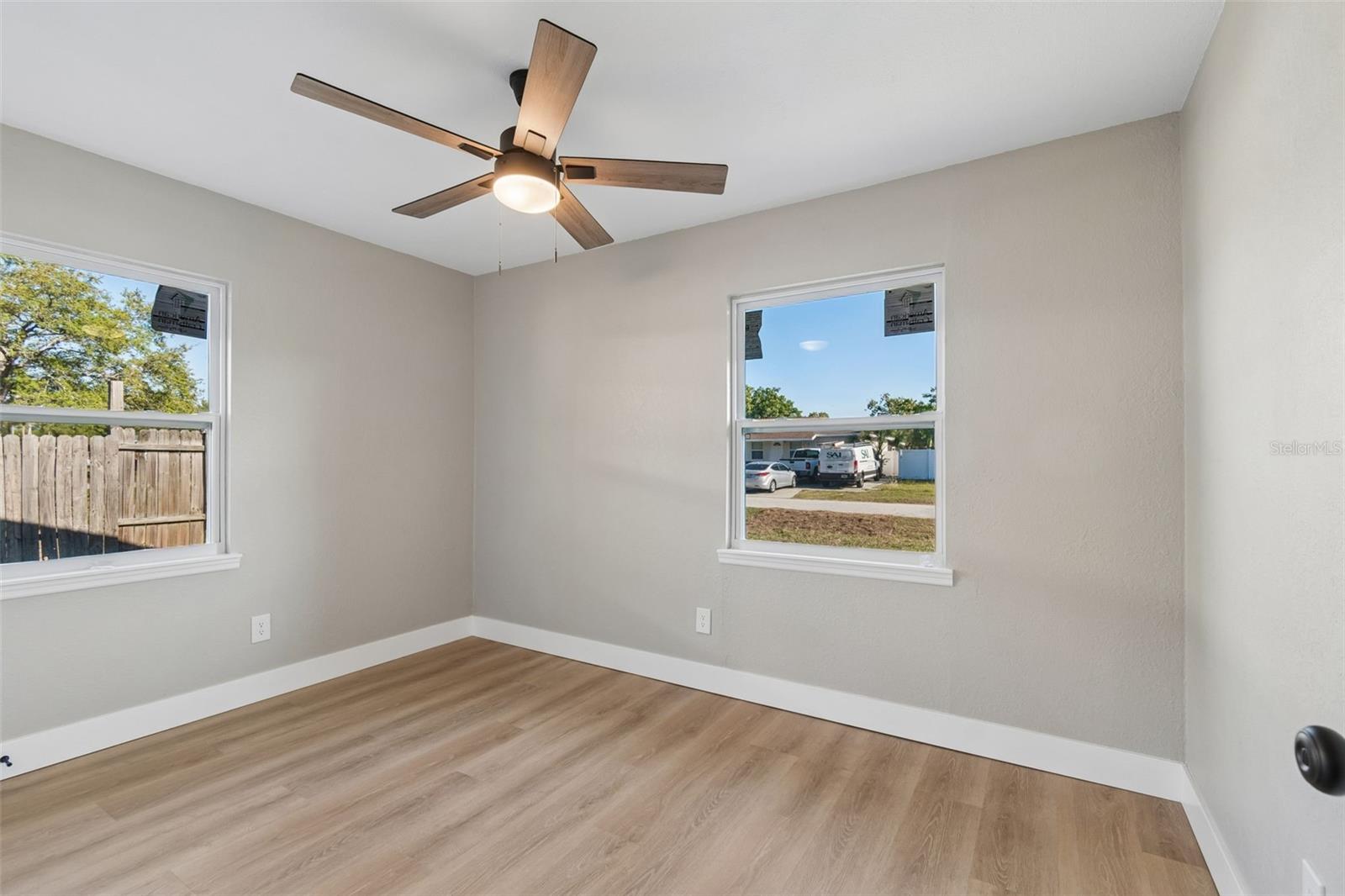 Image 11 of 19 For 2735 20th Avenue Sw