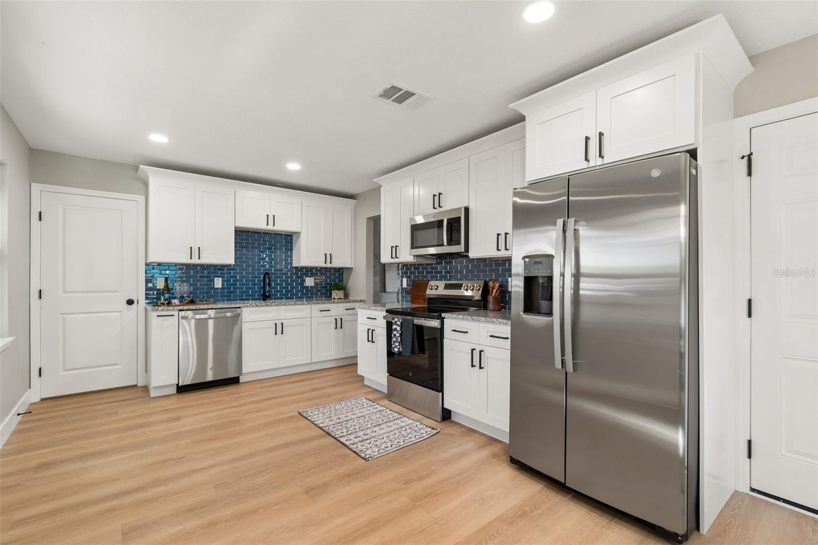 Image 3 of 19 For 2735 20th Avenue Sw