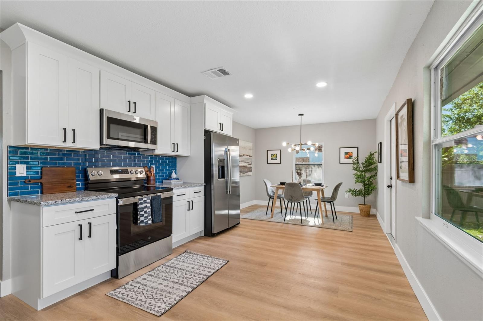 Image 5 of 19 For 2735 20th Avenue Sw