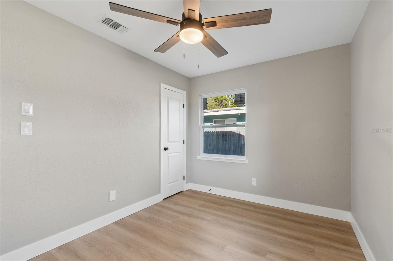 Image 9 of 19 For 2735 20th Avenue Sw