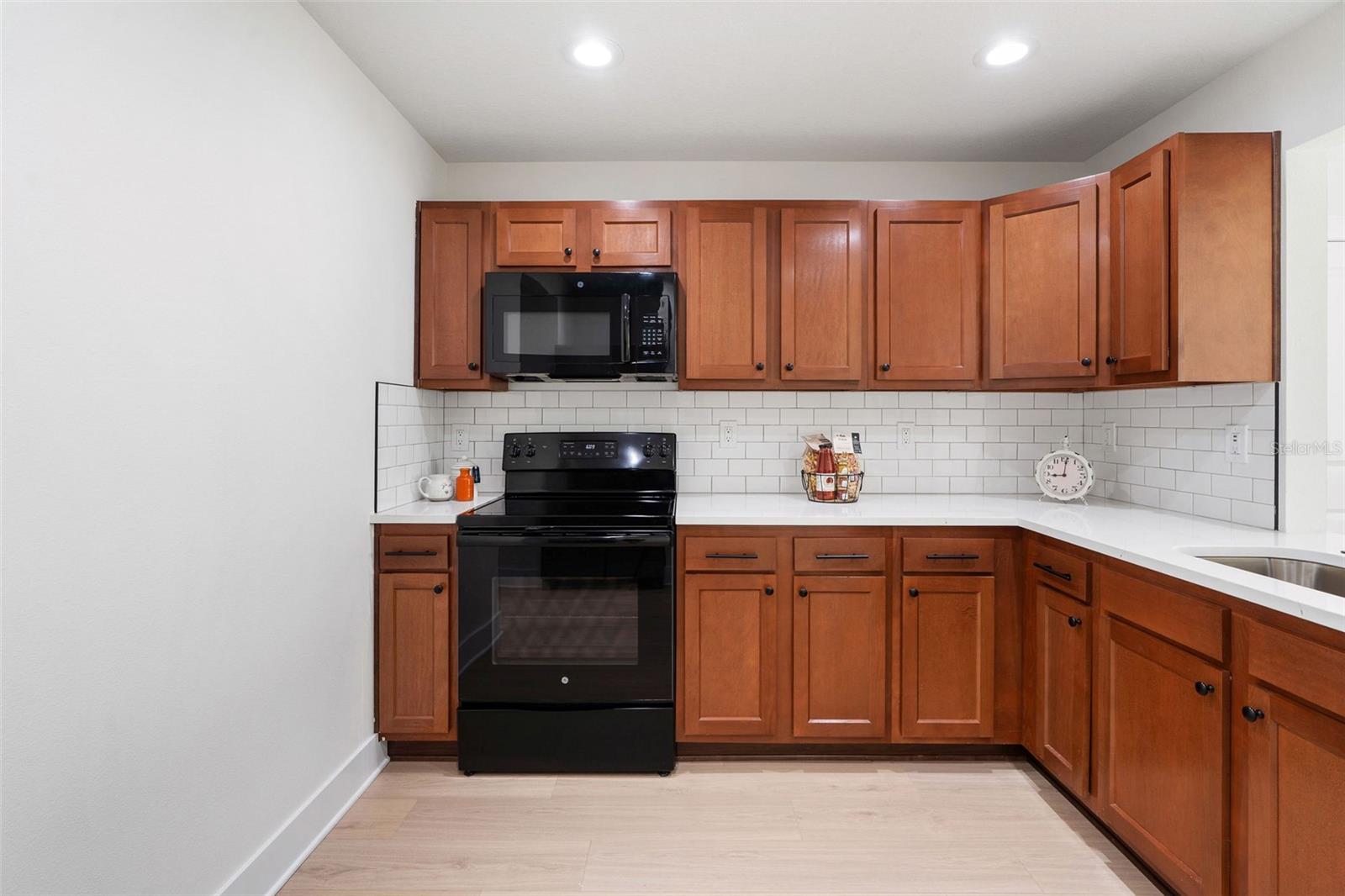 Image 11 of 26 For 8711 Dexter Avenue