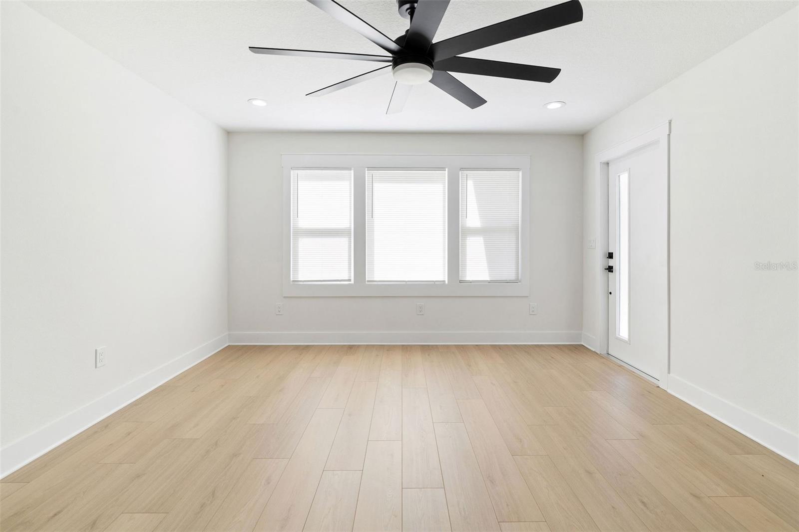 Image 6 of 26 For 8711 Dexter Avenue