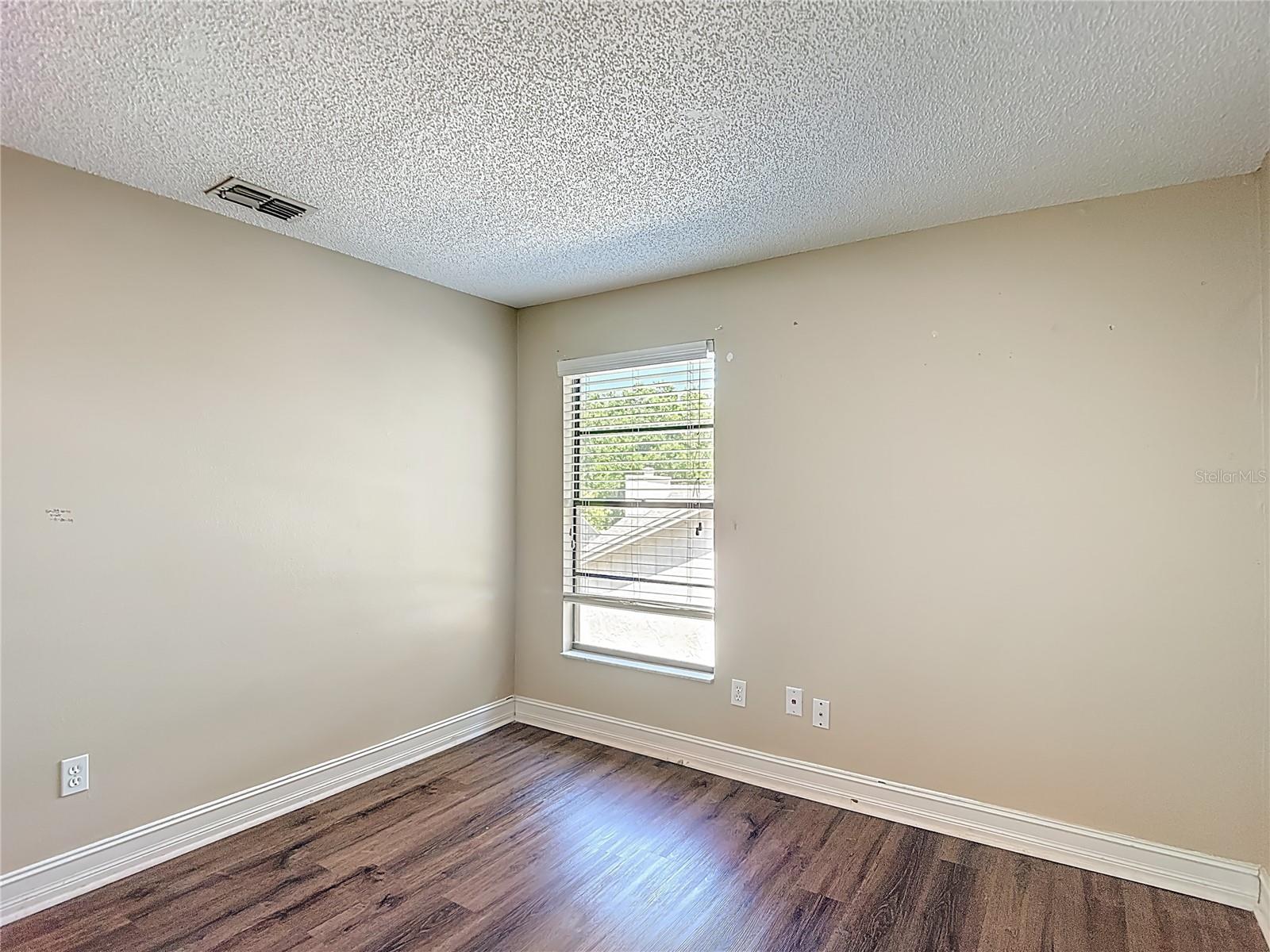 Image 36 of 70 For 5001 Melrow Court