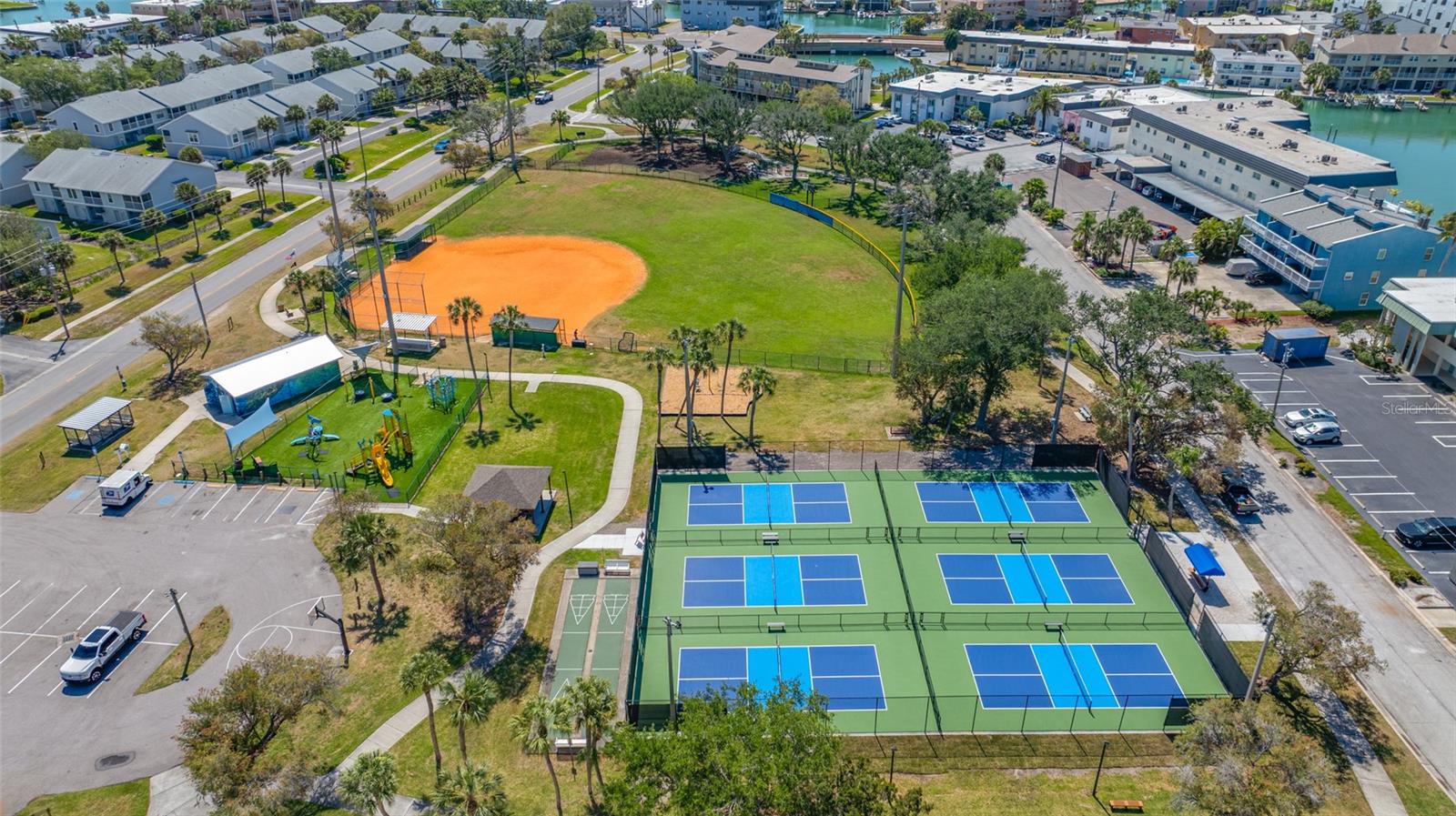 Image 21 of 86 For 12424 Capri Circle N 5