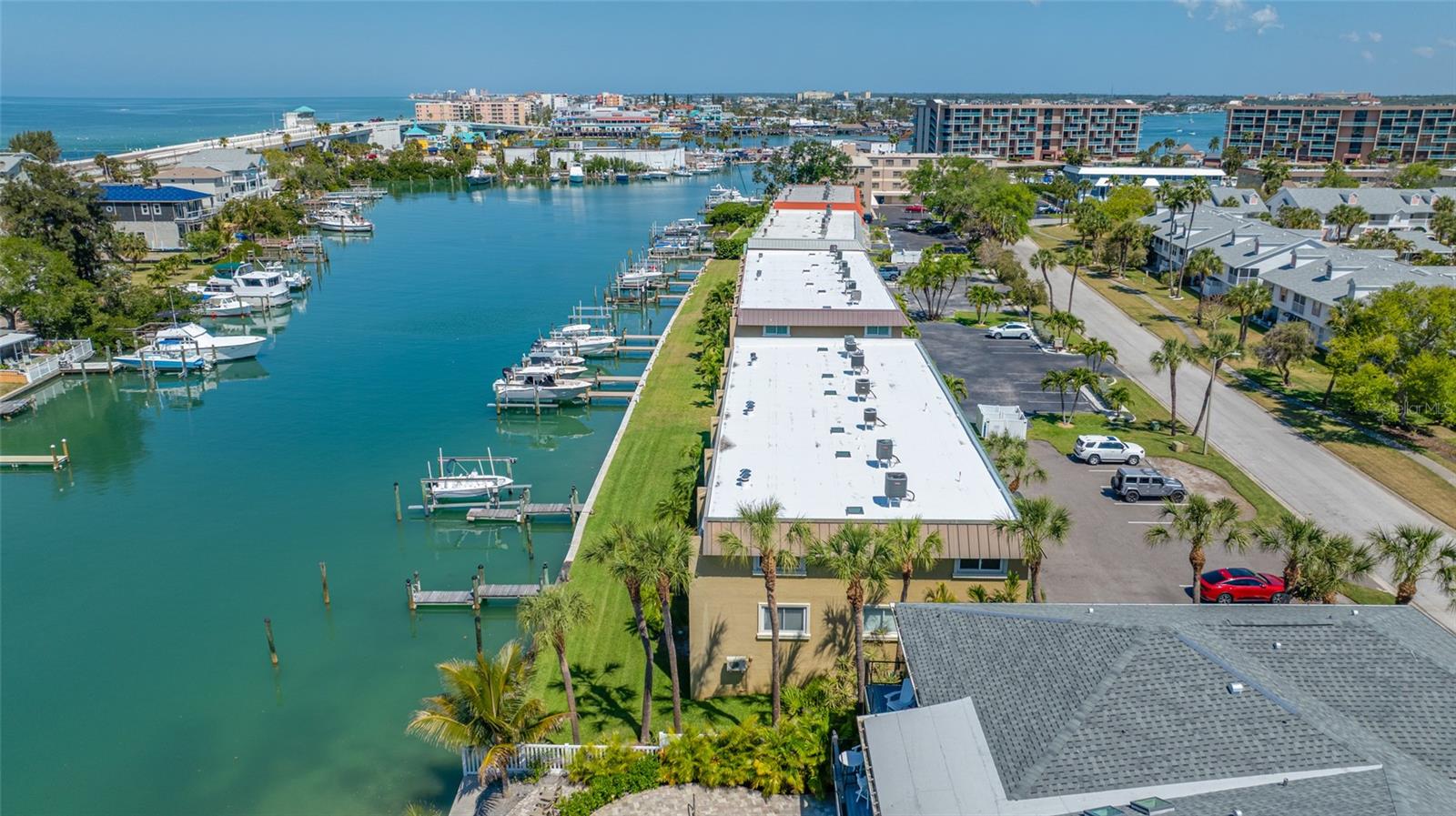 Image 28 of 86 For 12424 Capri Circle N 5