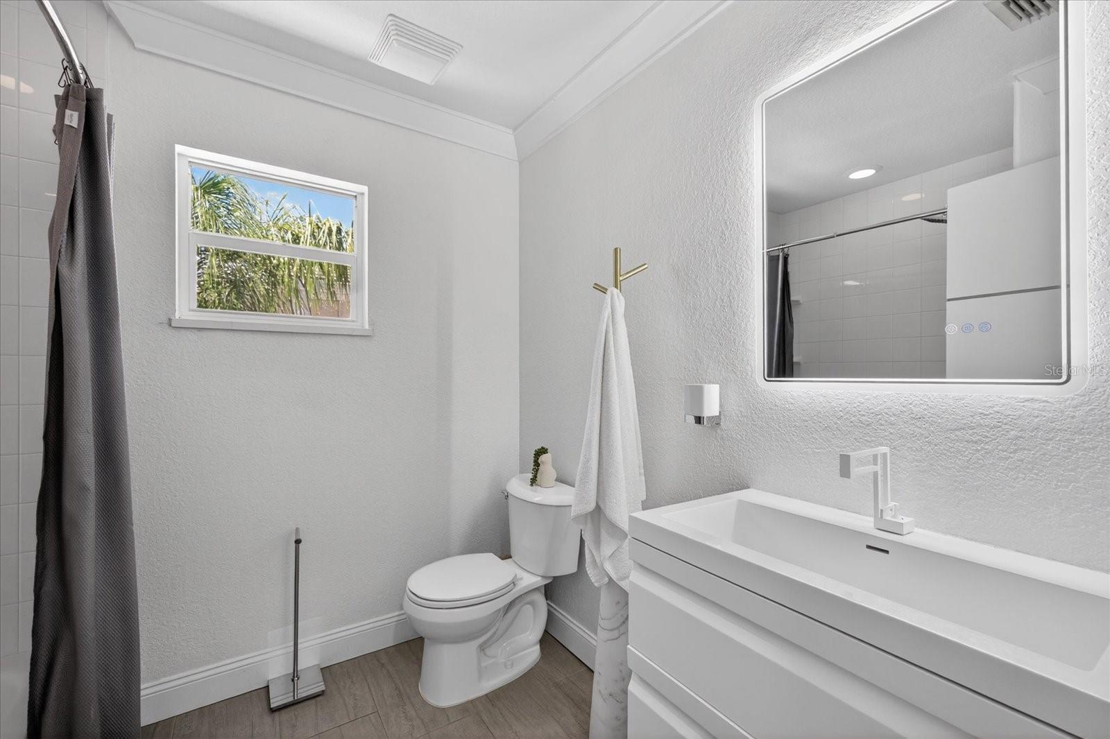 Image 41 of 100 For 5101 Southshore Drive