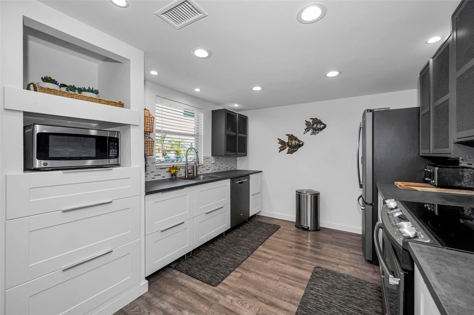 Image 16 of 44 For 1250 Pinellas Avenue 205