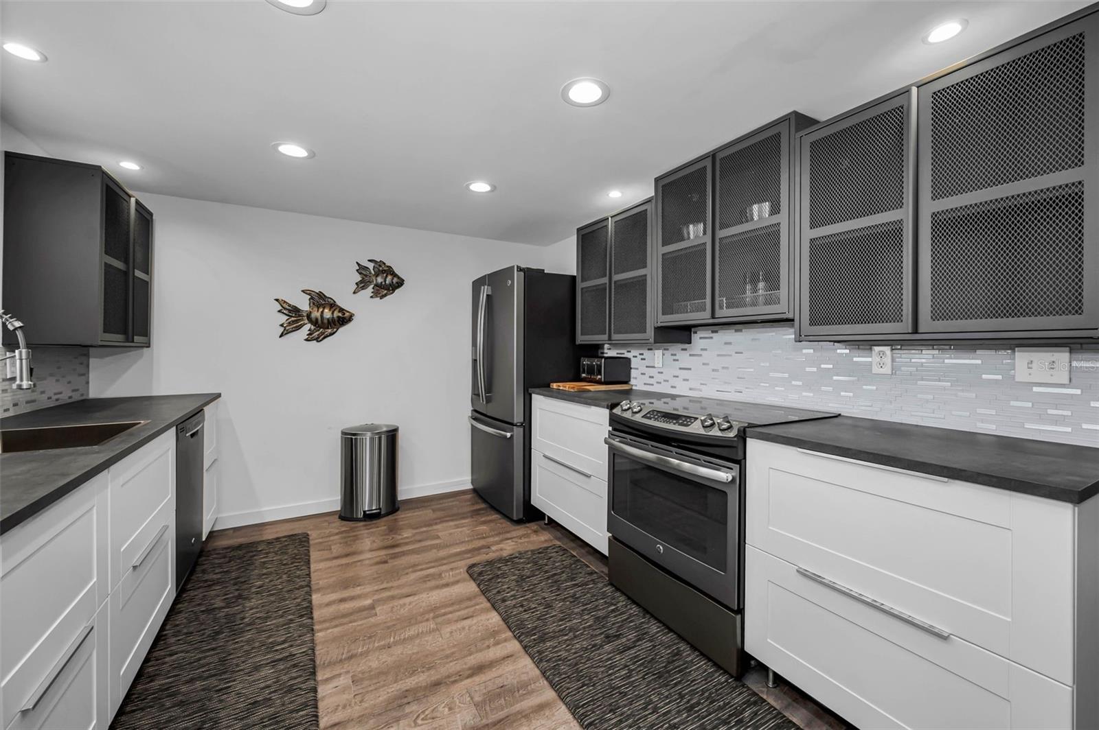 Image 18 of 44 For 1250 Pinellas Avenue 205