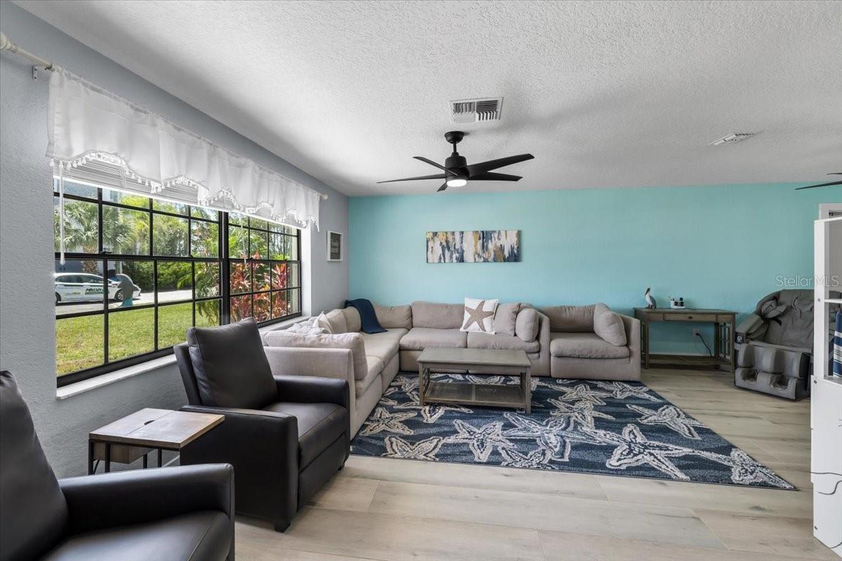 Image 18 of 49 For 4400 Flexer Drive