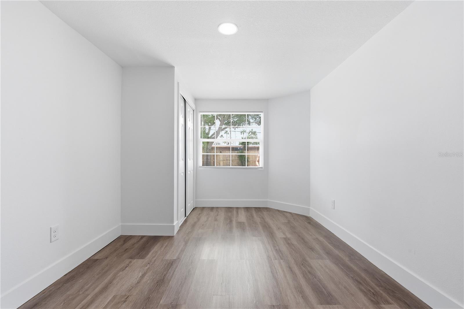 Image 12 of 41 For 923 1st Avenue Nw