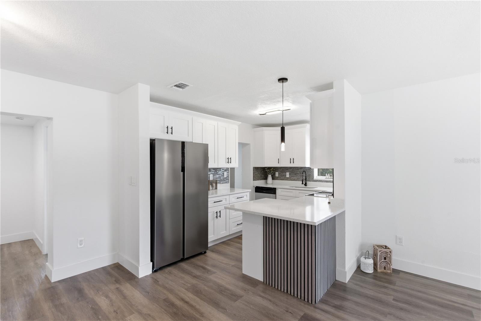 Image 15 of 41 For 923 1st Avenue Nw
