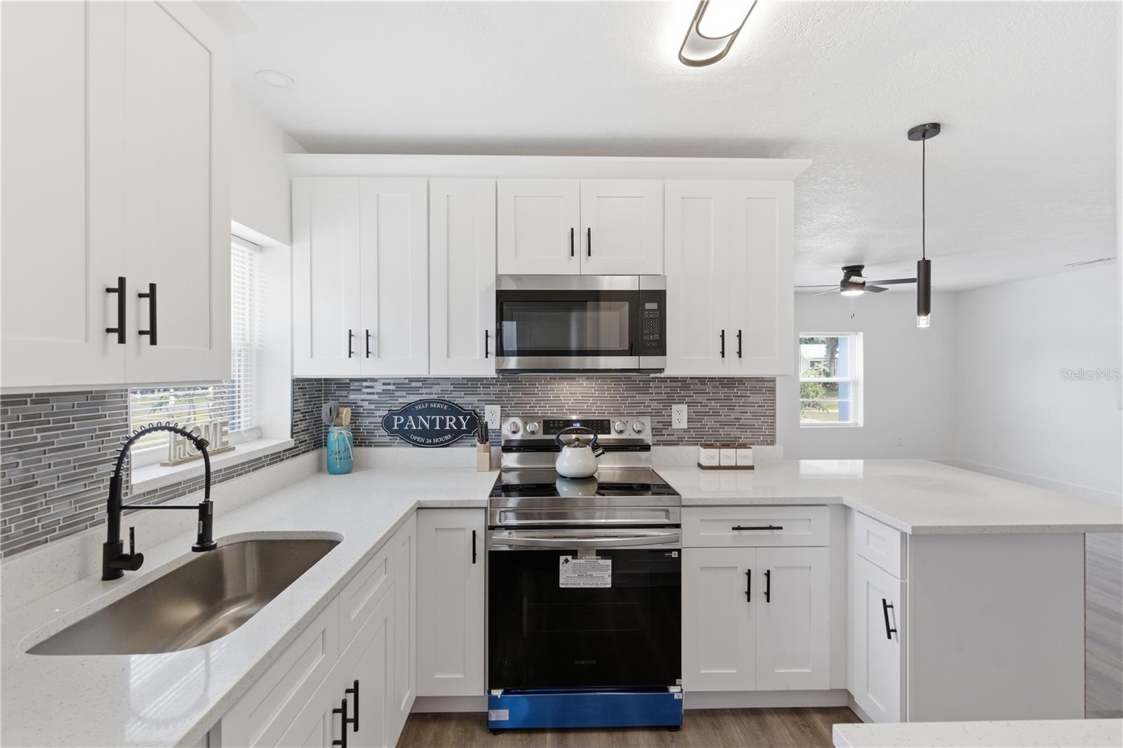 Image 18 of 41 For 923 1st Avenue Nw