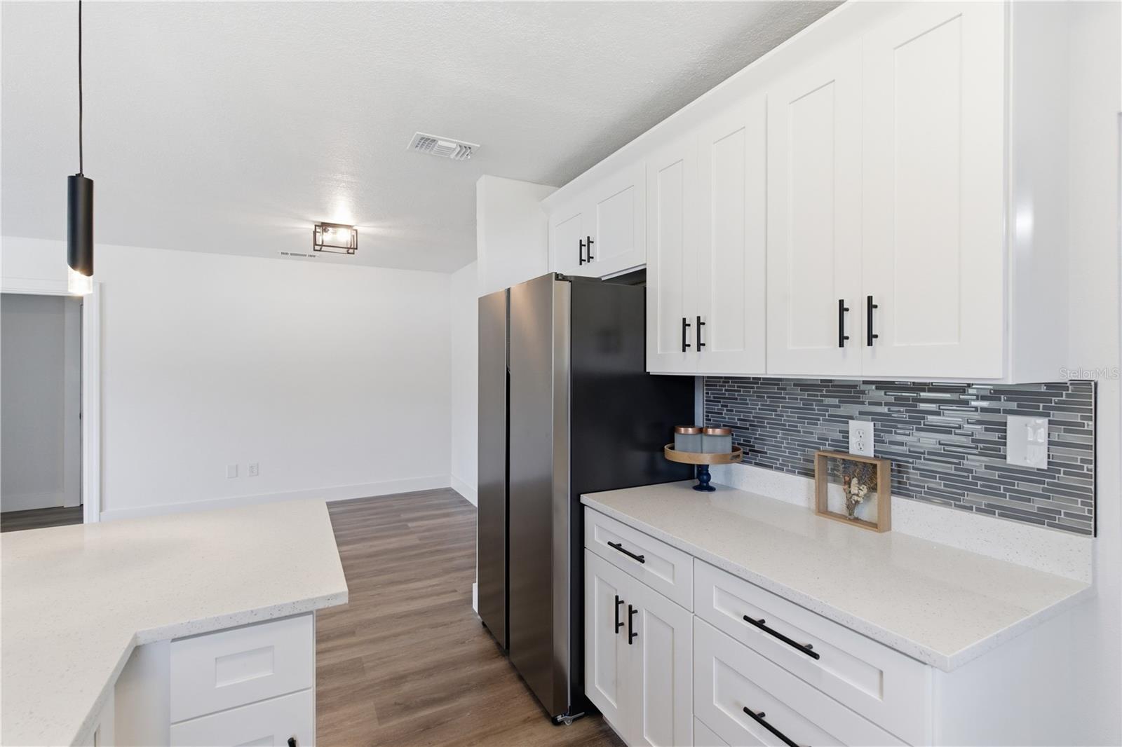 Image 21 of 41 For 923 1st Avenue Nw