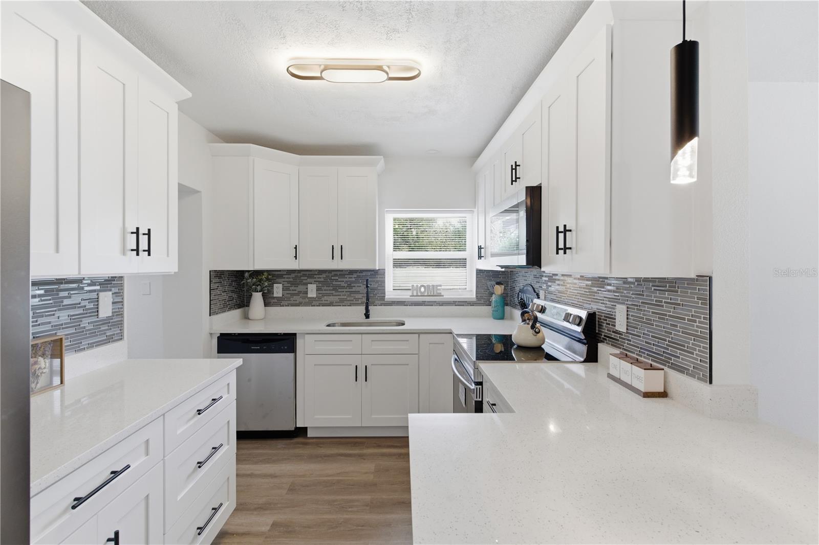 Image 24 of 41 For 923 1st Avenue Nw