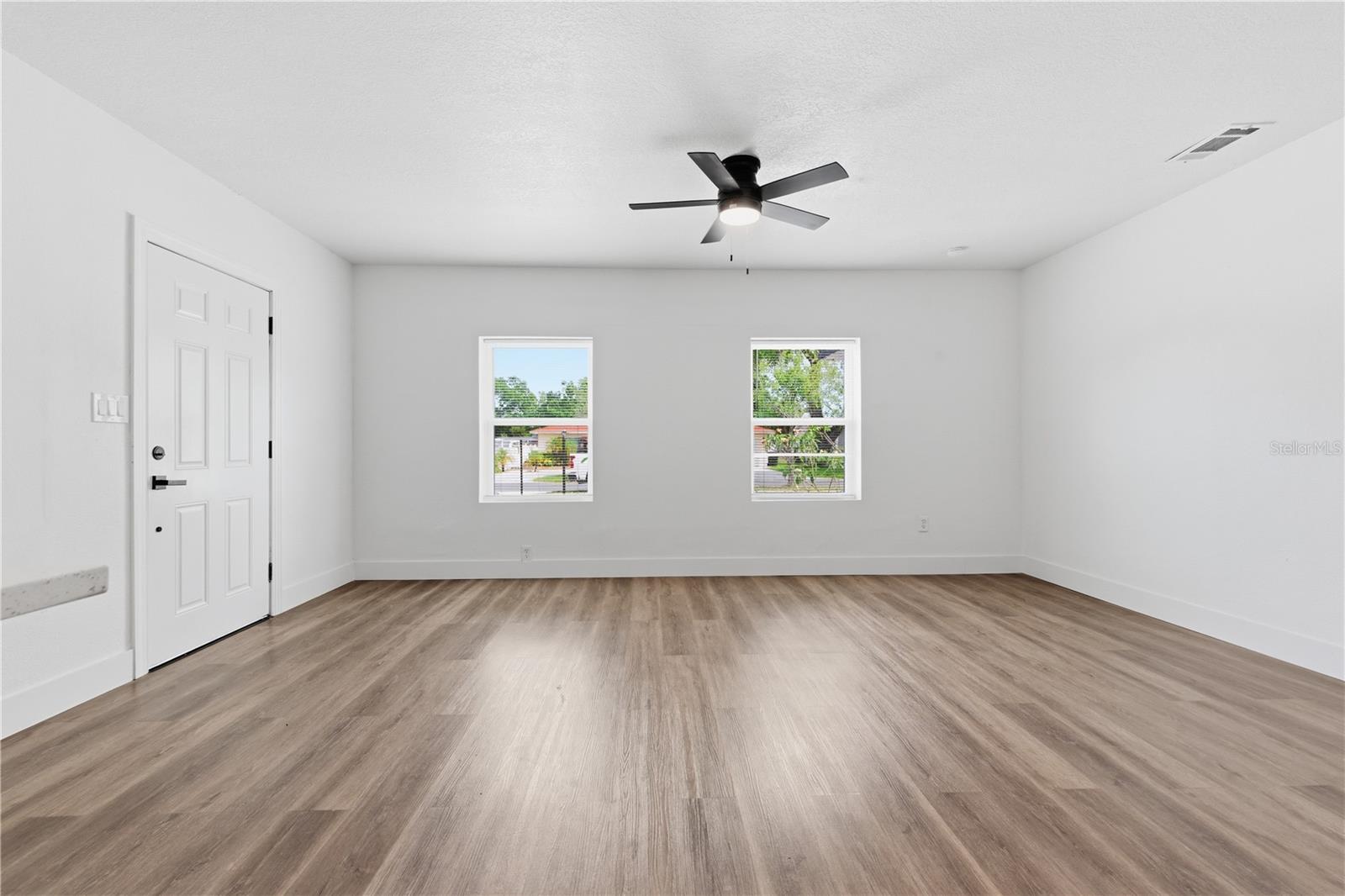 Image 25 of 41 For 923 1st Avenue Nw