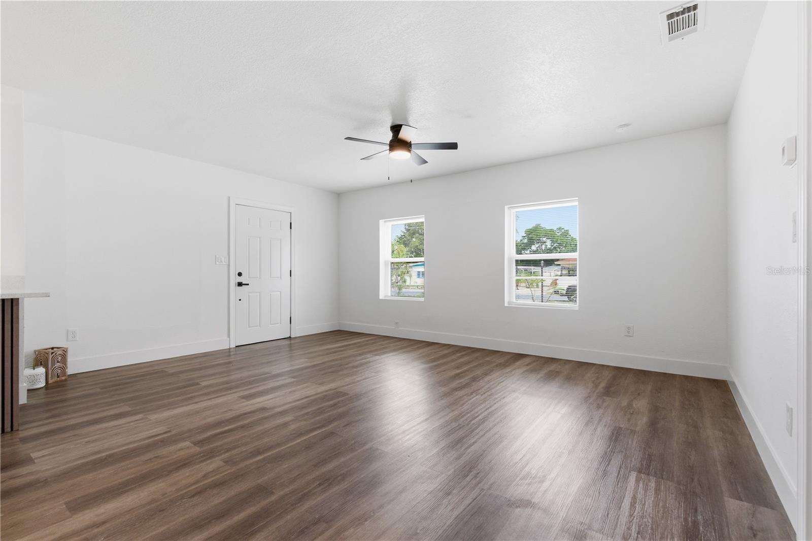 Image 26 of 41 For 923 1st Avenue Nw