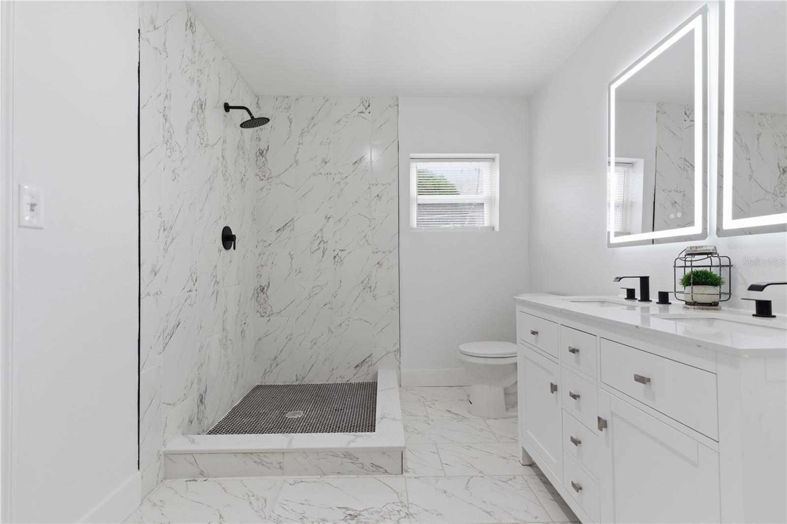 Image 4 of 41 For 923 1st Avenue Nw