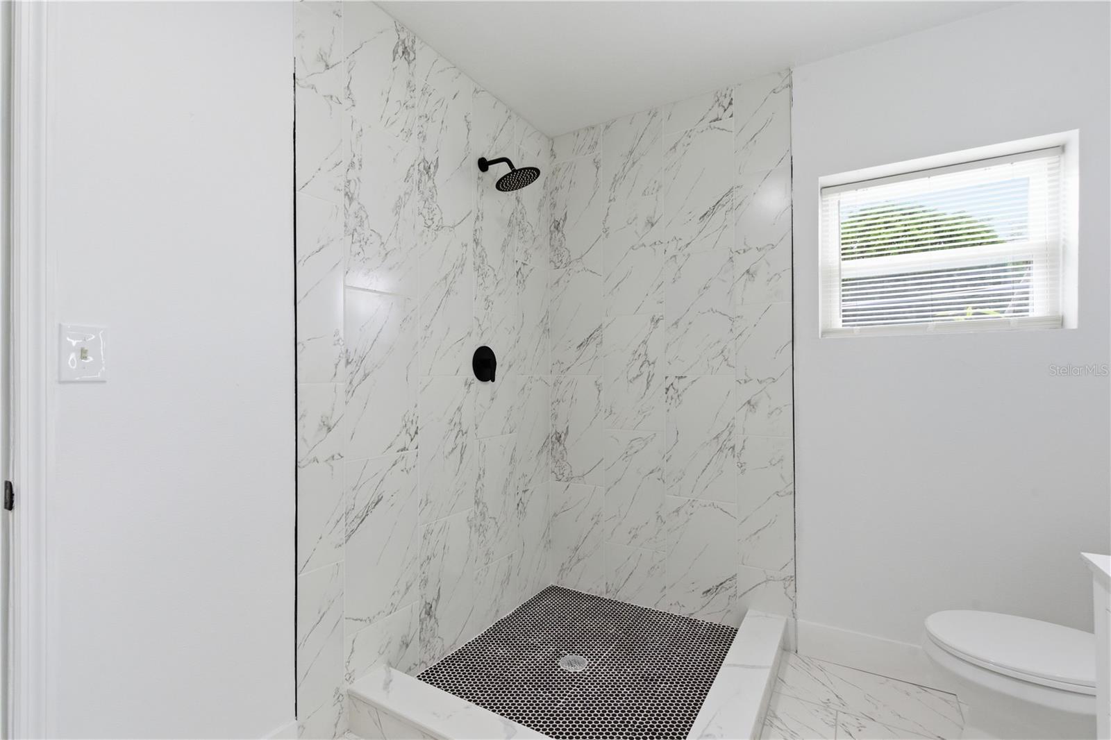 Image 5 of 41 For 923 1st Avenue Nw