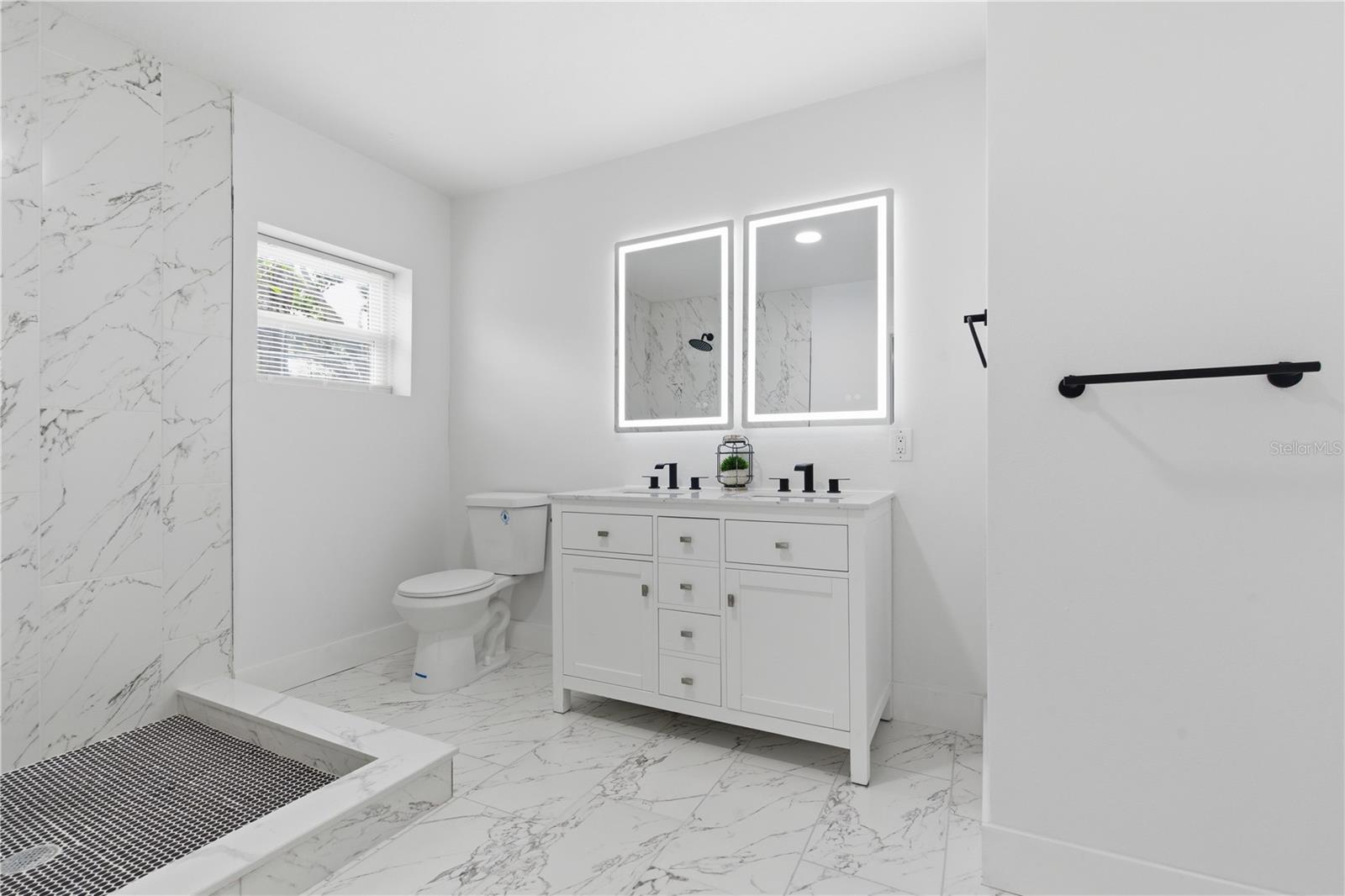 Image 6 of 41 For 923 1st Avenue Nw