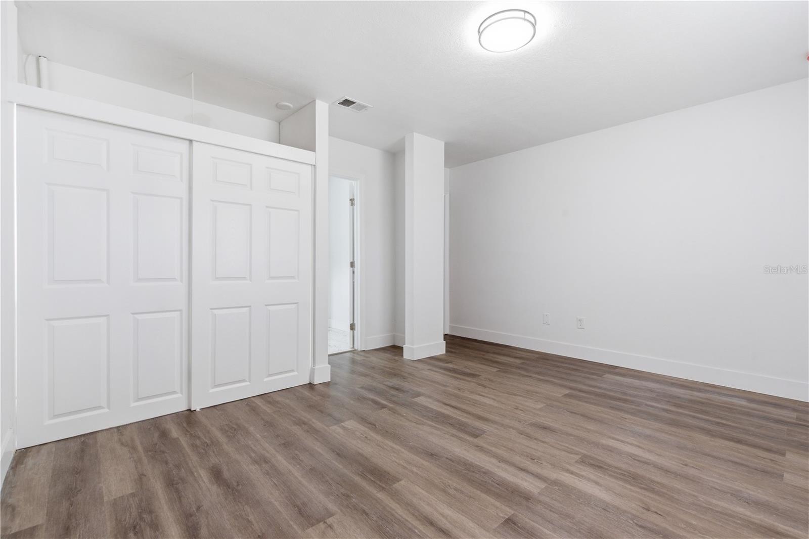 Image 7 of 41 For 923 1st Avenue Nw