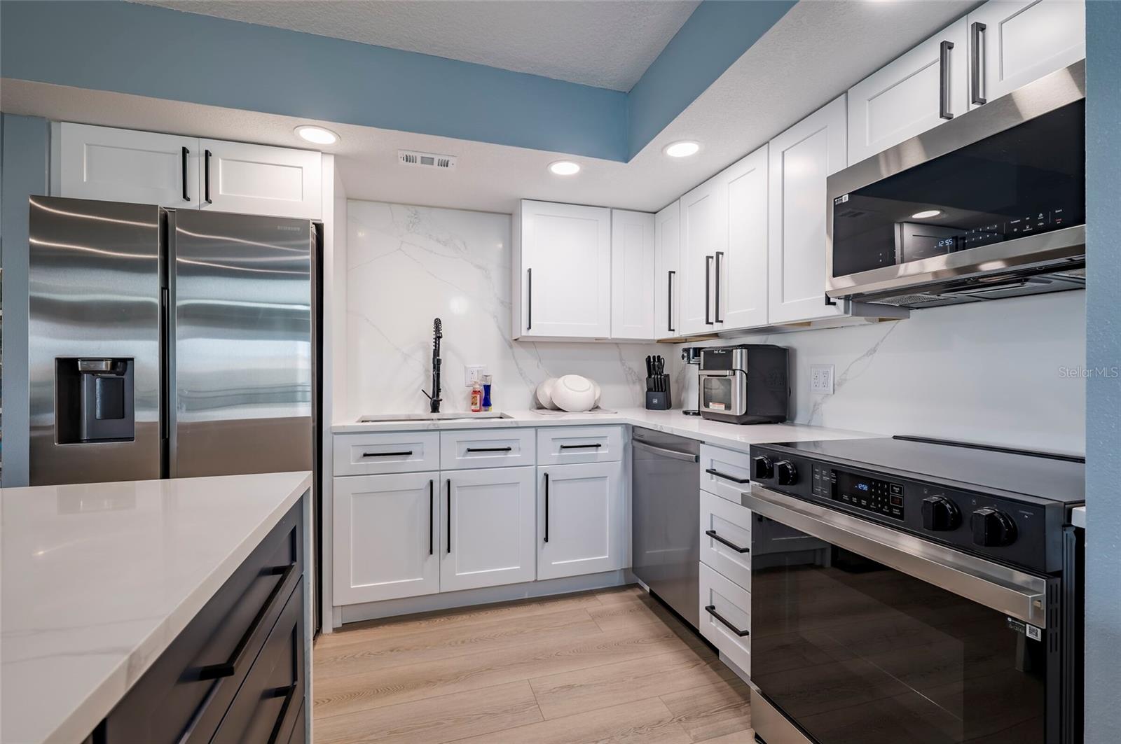 Image 11 of 38 For 855 Bayway Boulevard 308