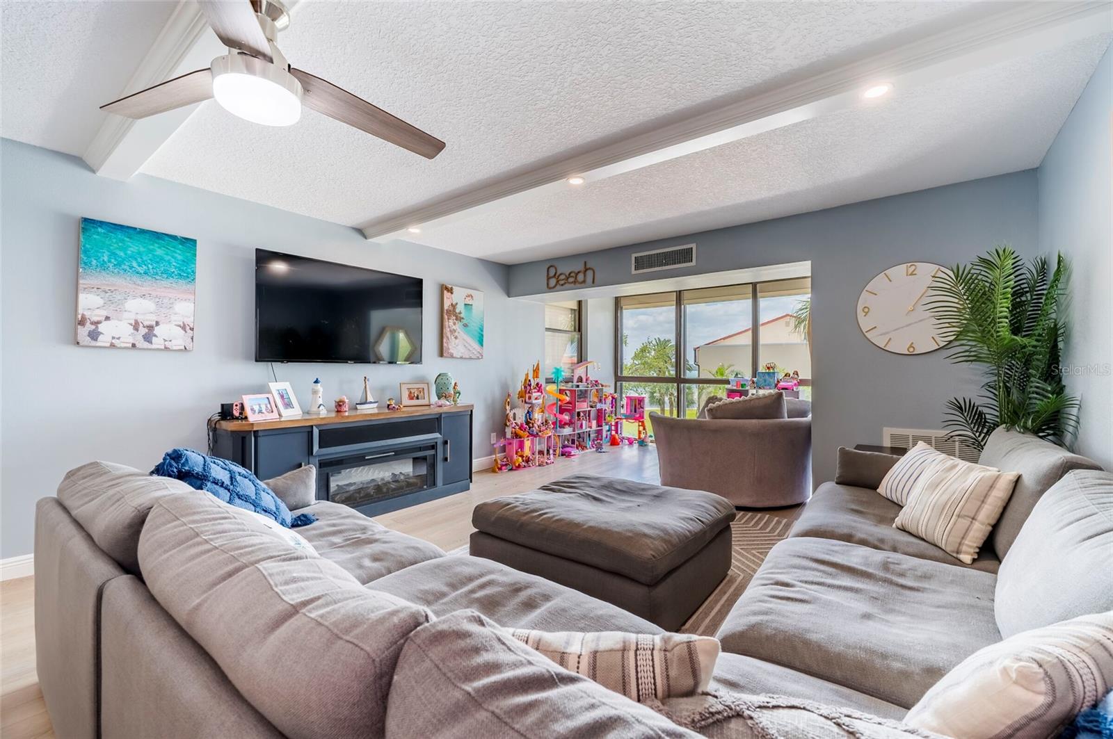 Image 19 of 38 For 855 Bayway Boulevard 308